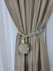 Set magneti cu fir lung, satirati bej-alb material textil(2bucati)