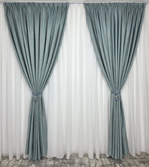 Colectia Lucy: perdea alba simpla voal si draperie turcoaz cu model de vopsea decorativa