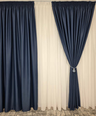 Colectia Blackout Varianta 2029: Perdea Ivoire din Voal Premium si Draperie Bluemarin Tip Stofa Blackout 90%, Material cu Textura Plina si Cadere Grea – Potrivit cu Pat sau Canapea Gri, Alb, Crem ori Bluemarin, Pereti Albi – Confectionat pe Comanda