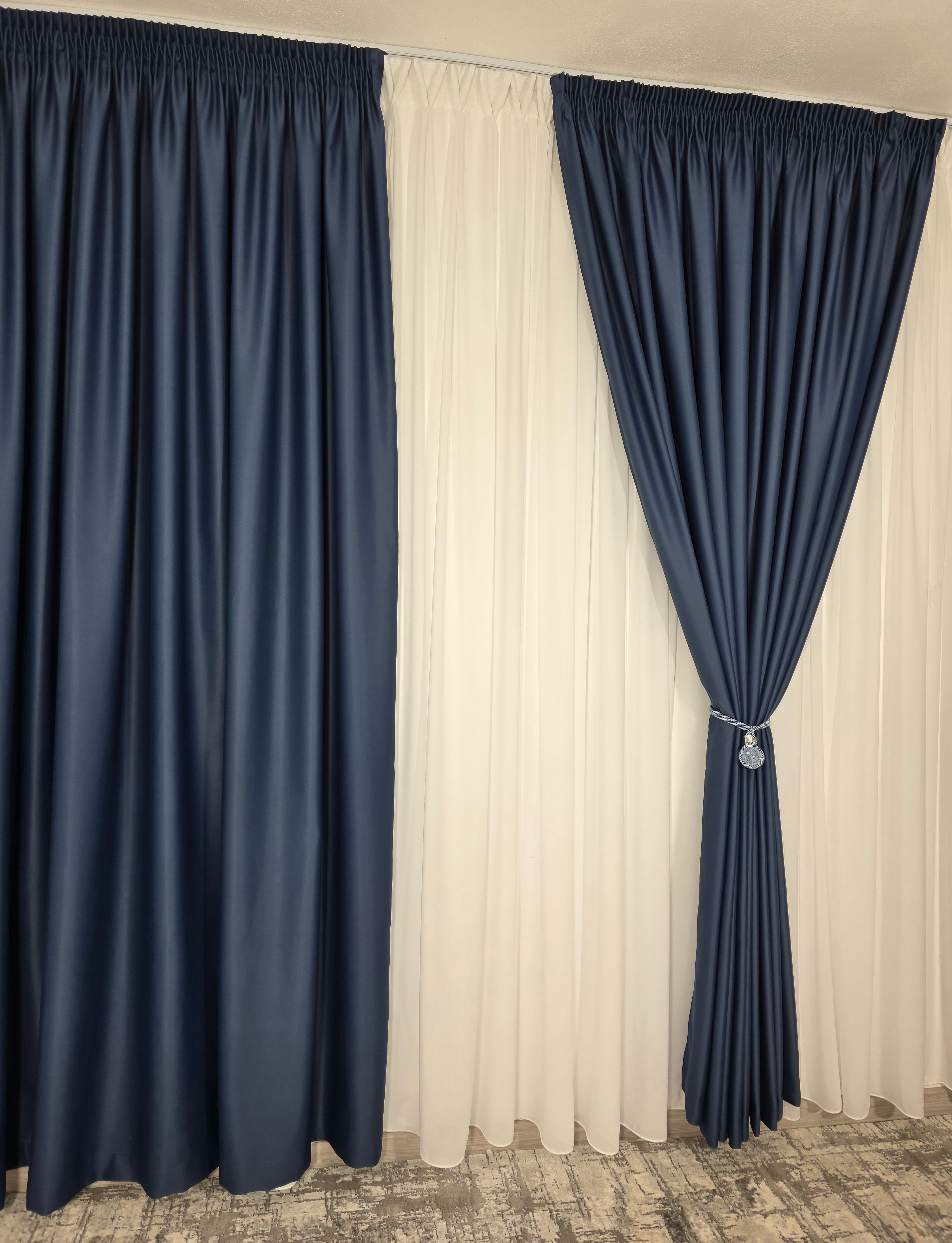Colectia Blackout: Perdea Matase Ivoire Si Draperie Bluemarin Blackout 98%