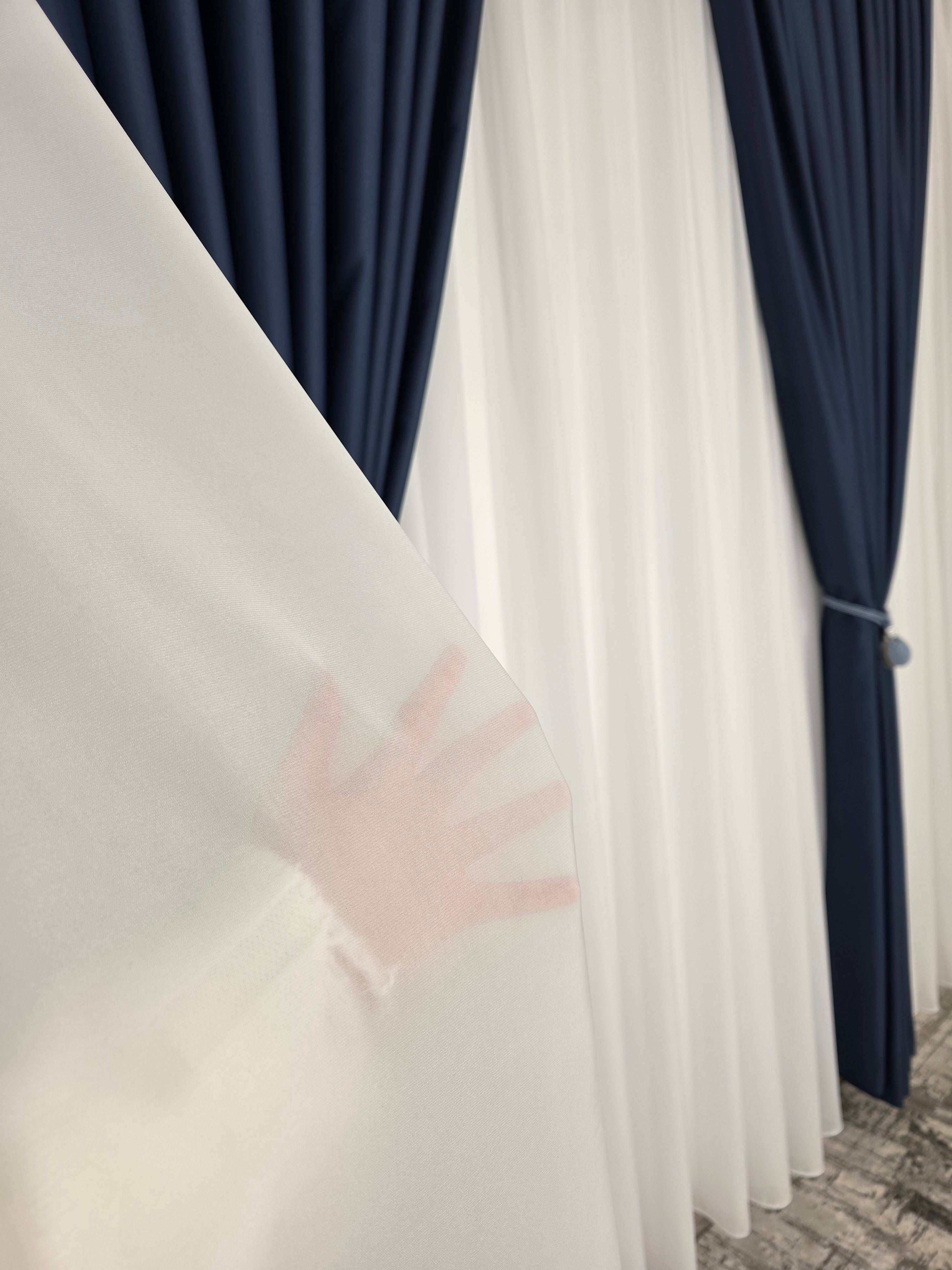 Colectia Blackout: Perdea Matase Ivoire Si Draperie Bluemarin Blackout 98%