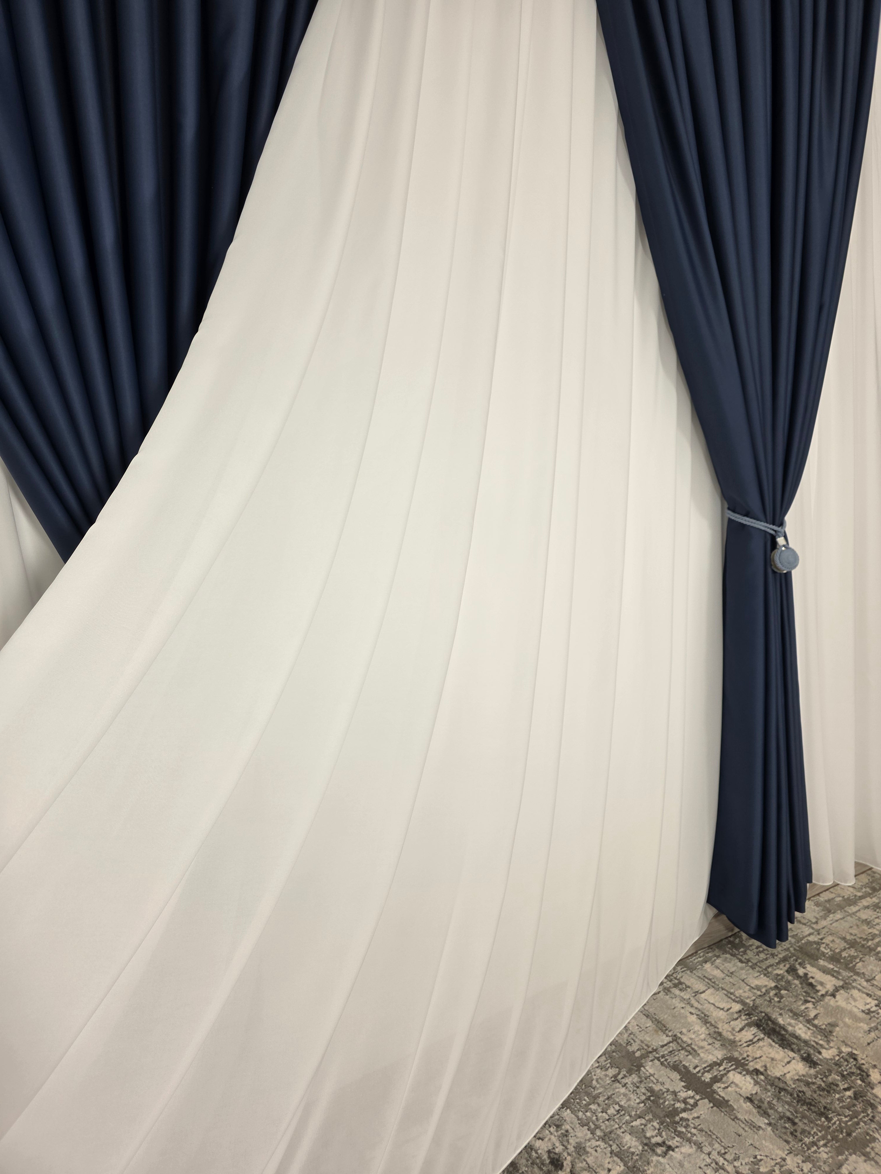 Colectia Blackout: Perdea Matase Ivoire Si Draperie Bluemarin Blackout 98%