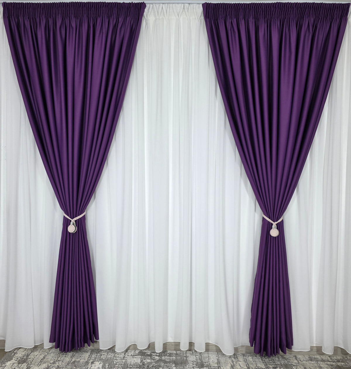 Colectia Blackout: Perdea Matase Alba Si Draperie Mov Blackout 98%