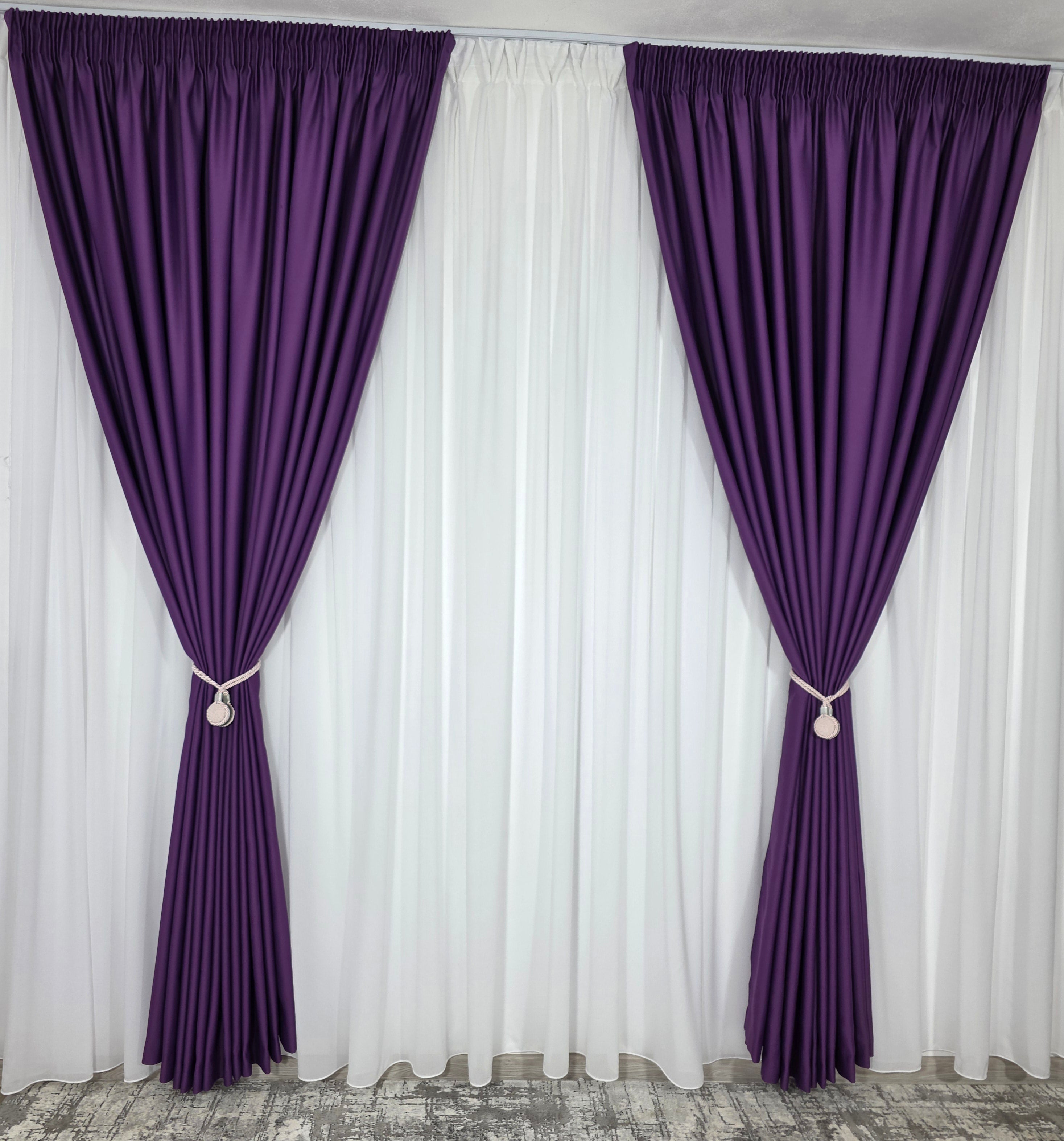 Colectia Blackout: Perdea Matase Alba Si Draperie Mov Blackout 98%