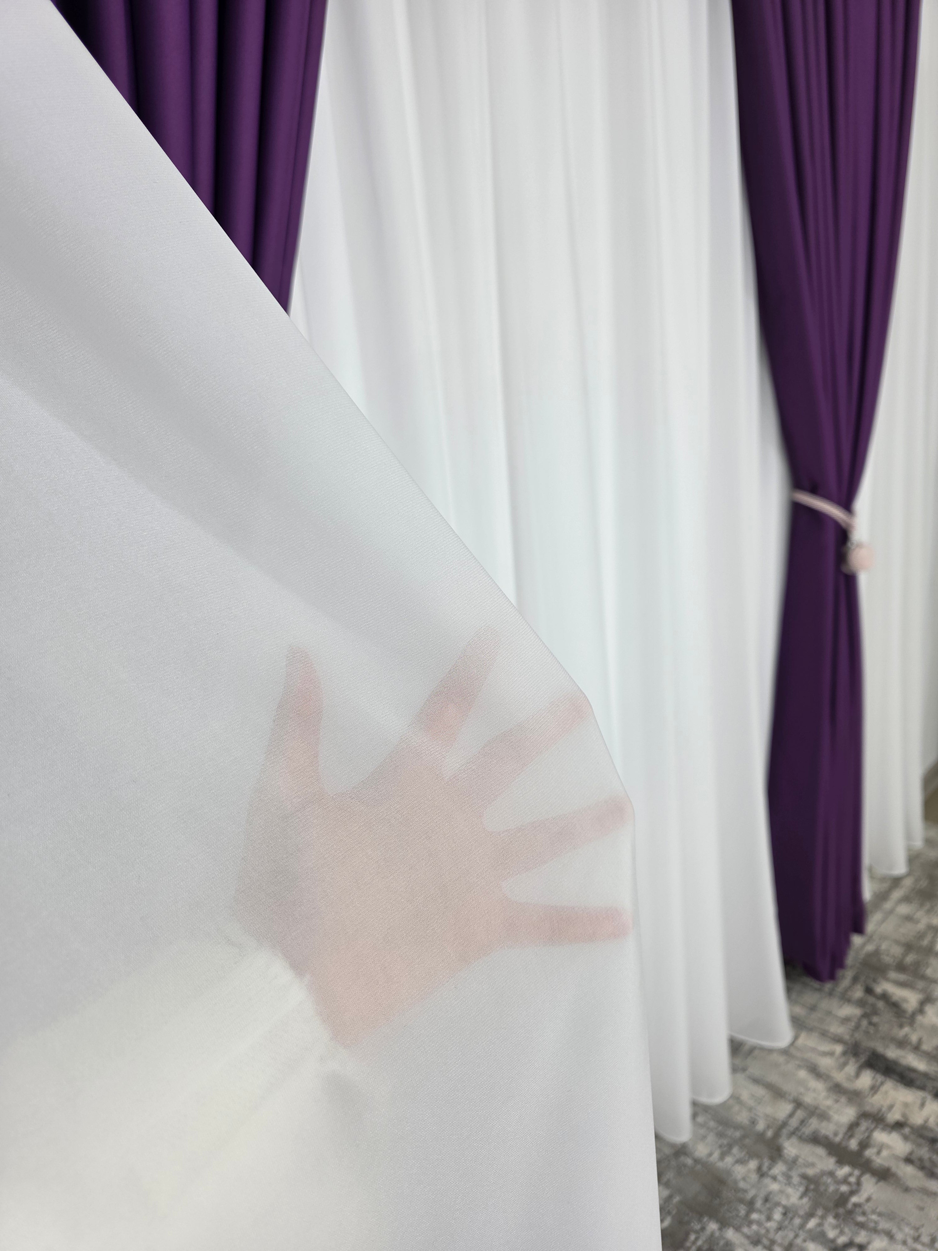 Colectia Blackout: Perdea Matase Alba Si Draperie Mov Blackout 98%