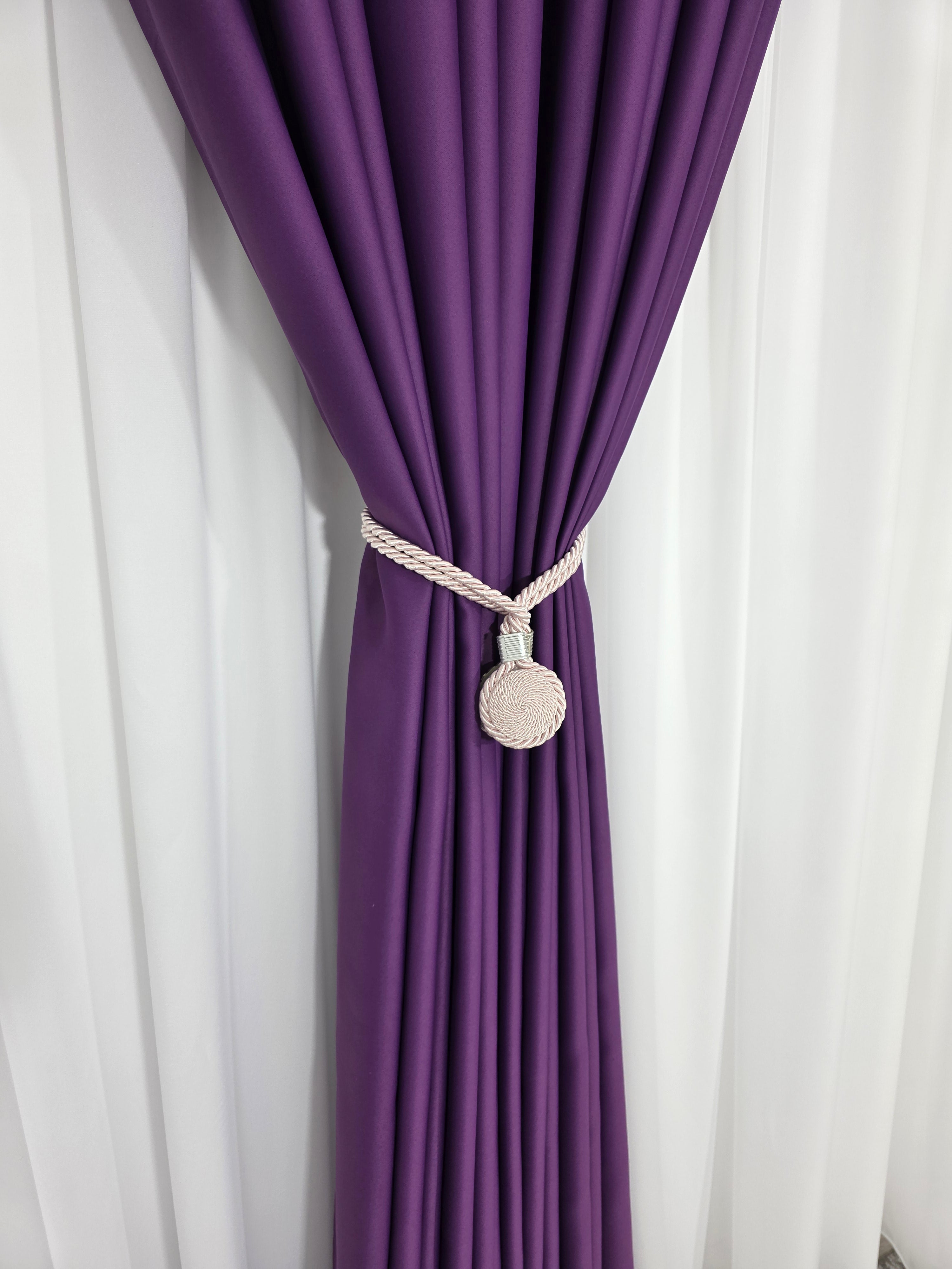 Colectia Blackout: Perdea Matase Alba Si Draperie Mov Blackout 98%