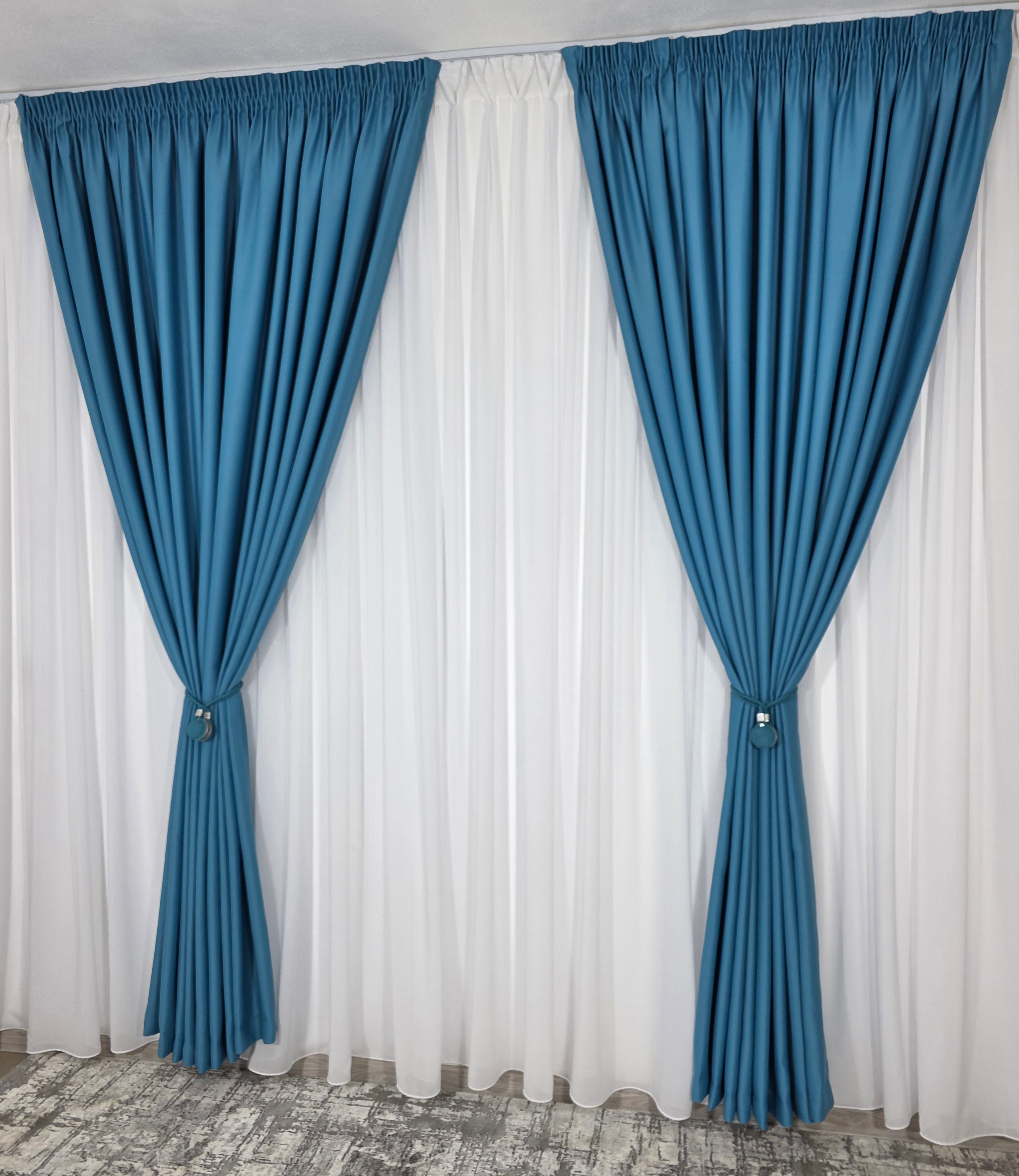 Colectia Blackout: Perdea Matase Alba Si Draperie Turcoaz Azur Blackout 98%
