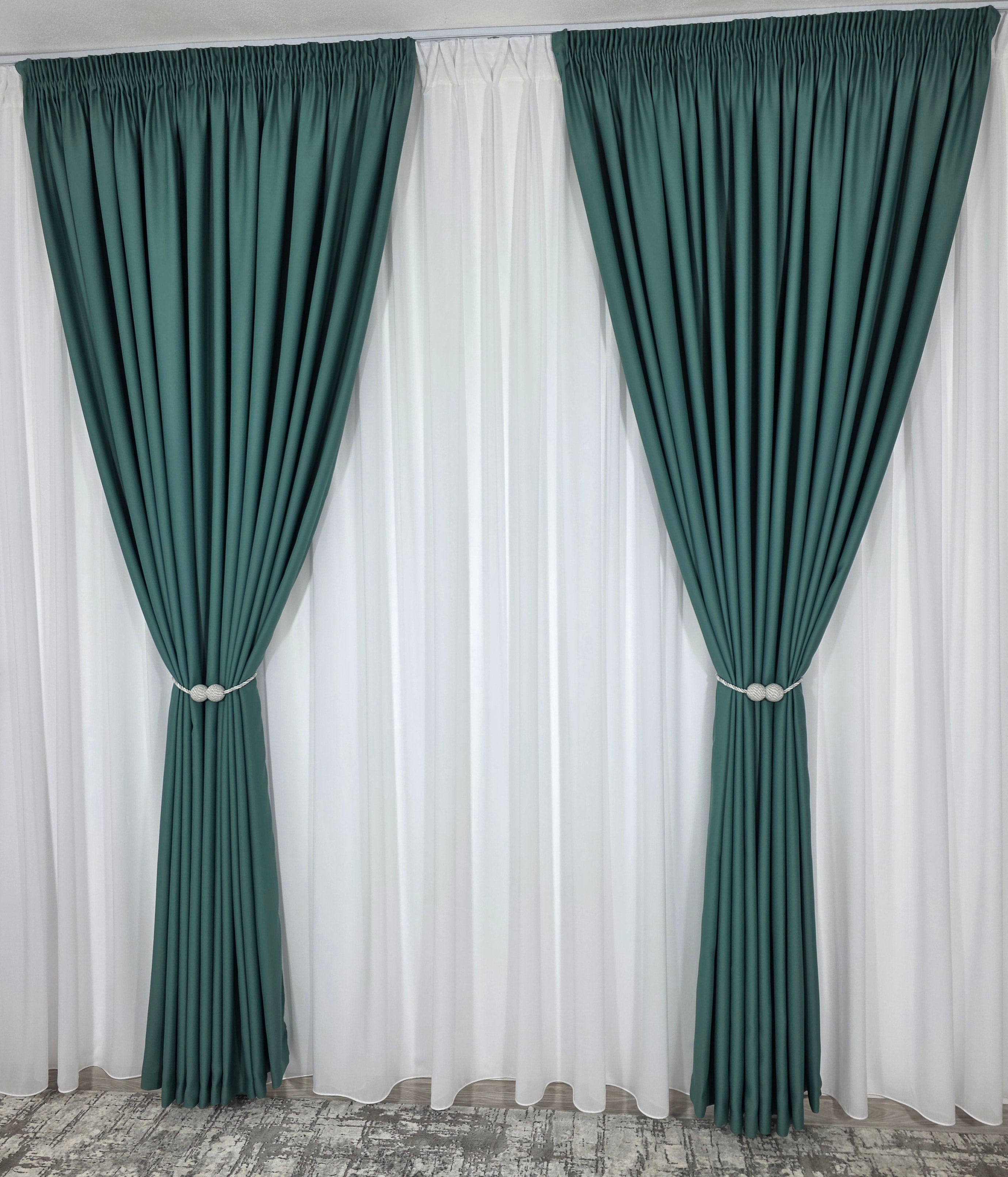 Colectia Blackout: Perdea Matase Alba Si Draperie Verde Menta Blackout 90%