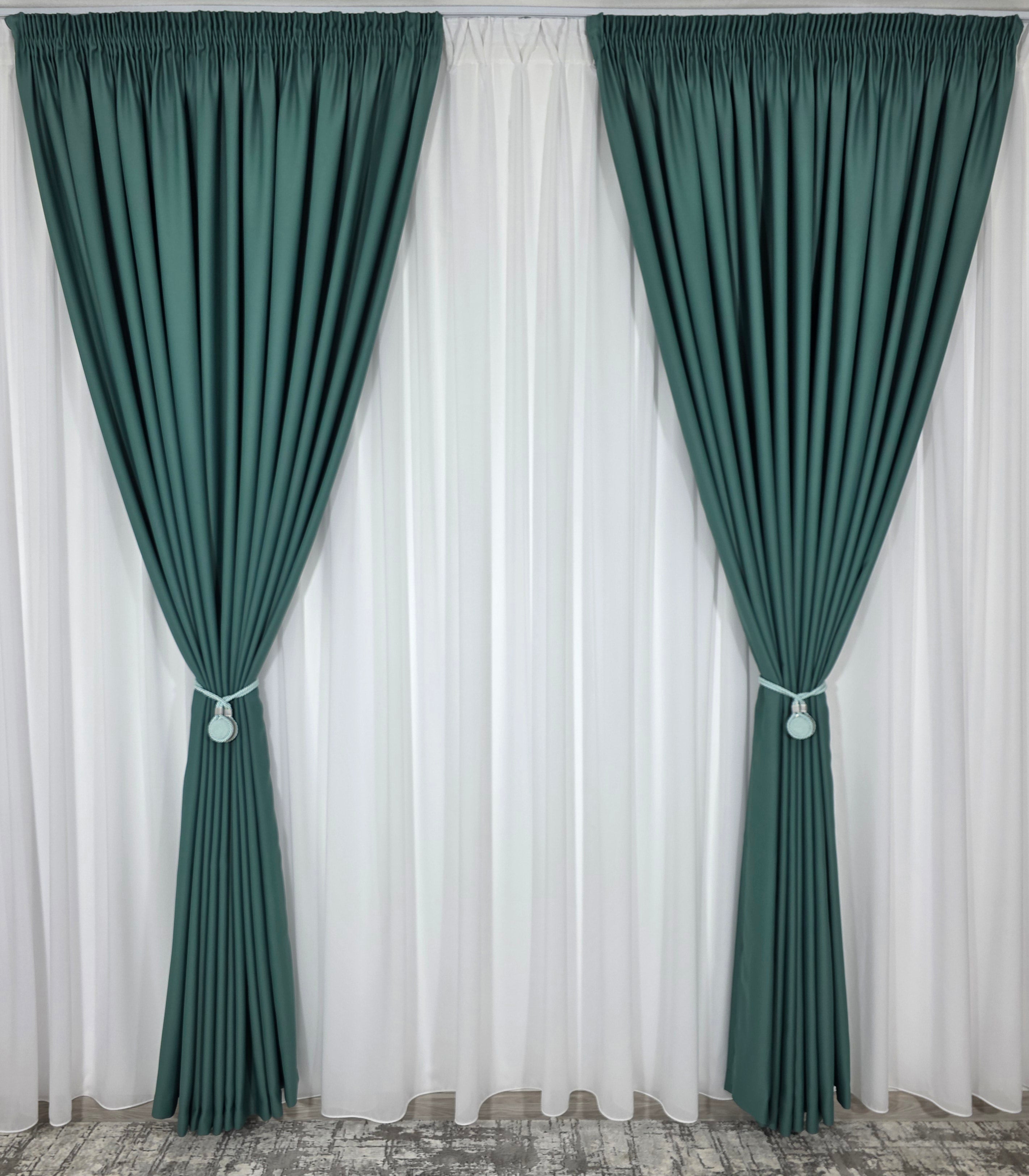 Colectia Blackout: Perdea Matase Alba Si Draperie Verde Menta Blackout 90%