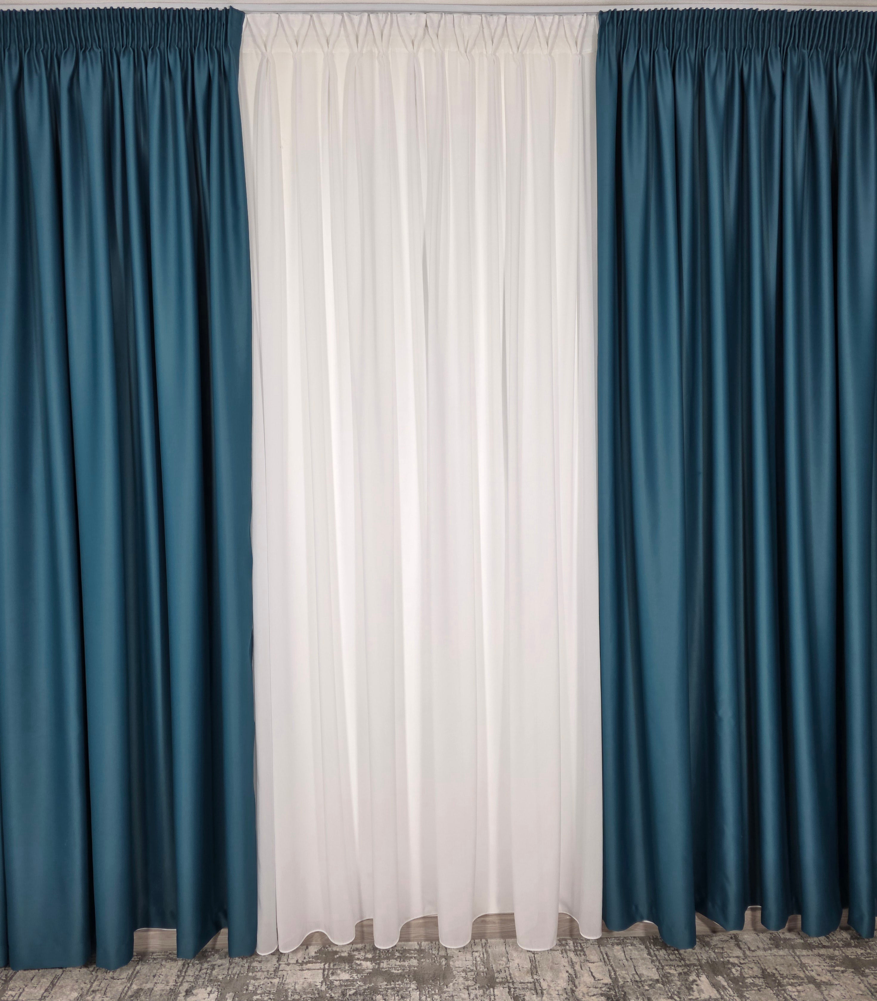 Colectia Blackout: Perdea Matase Alba Si Draperie Turcoaz Blackout 90%