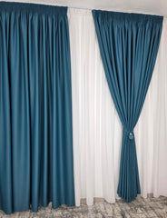 Colectia Blackout: Perdea Matase Alba Si Draperie Turcoaz Blackout 98%