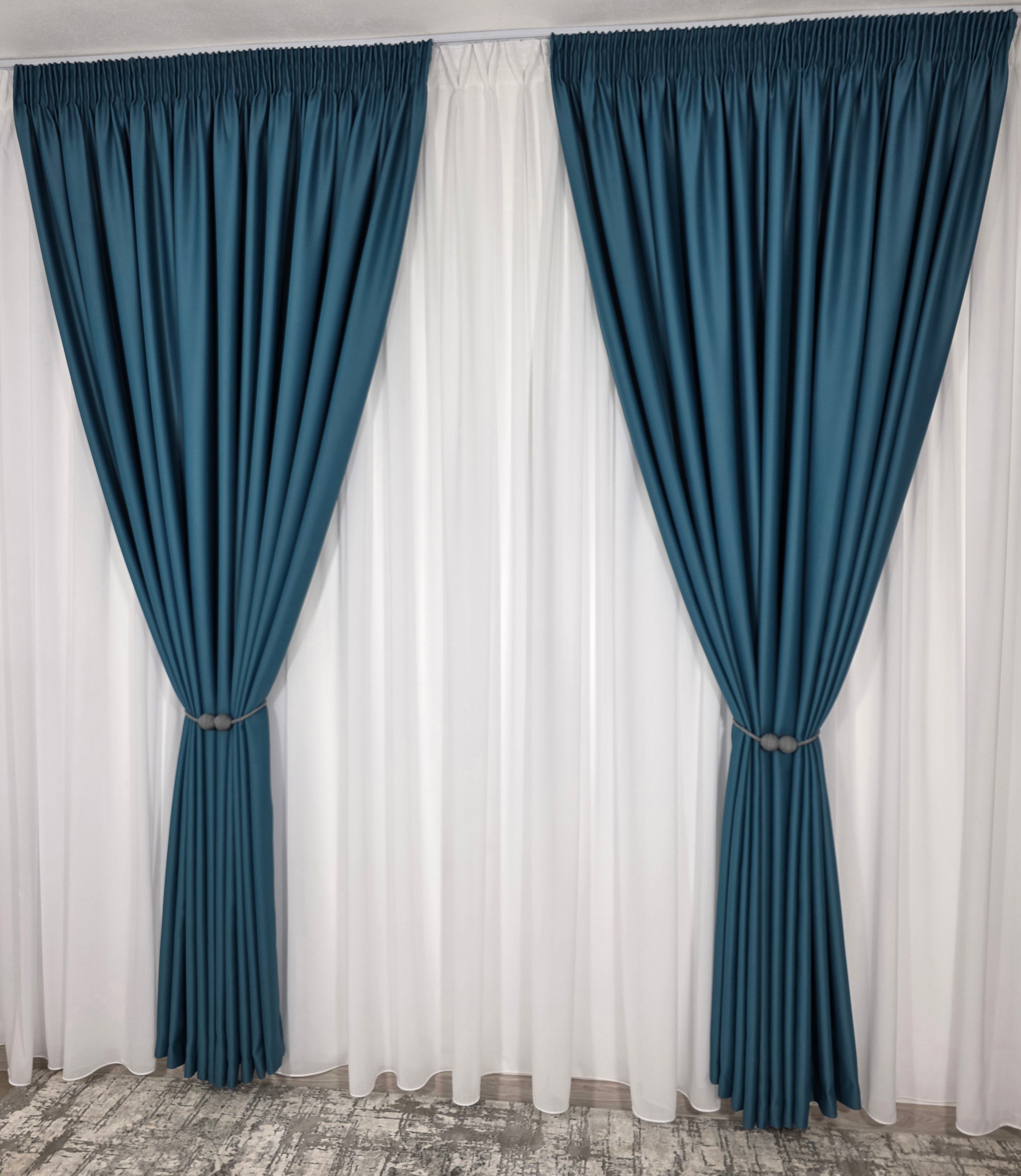 Colectia Blackout: Perdea Matase Alba Si Draperie Turcoaz Blackout 98%
