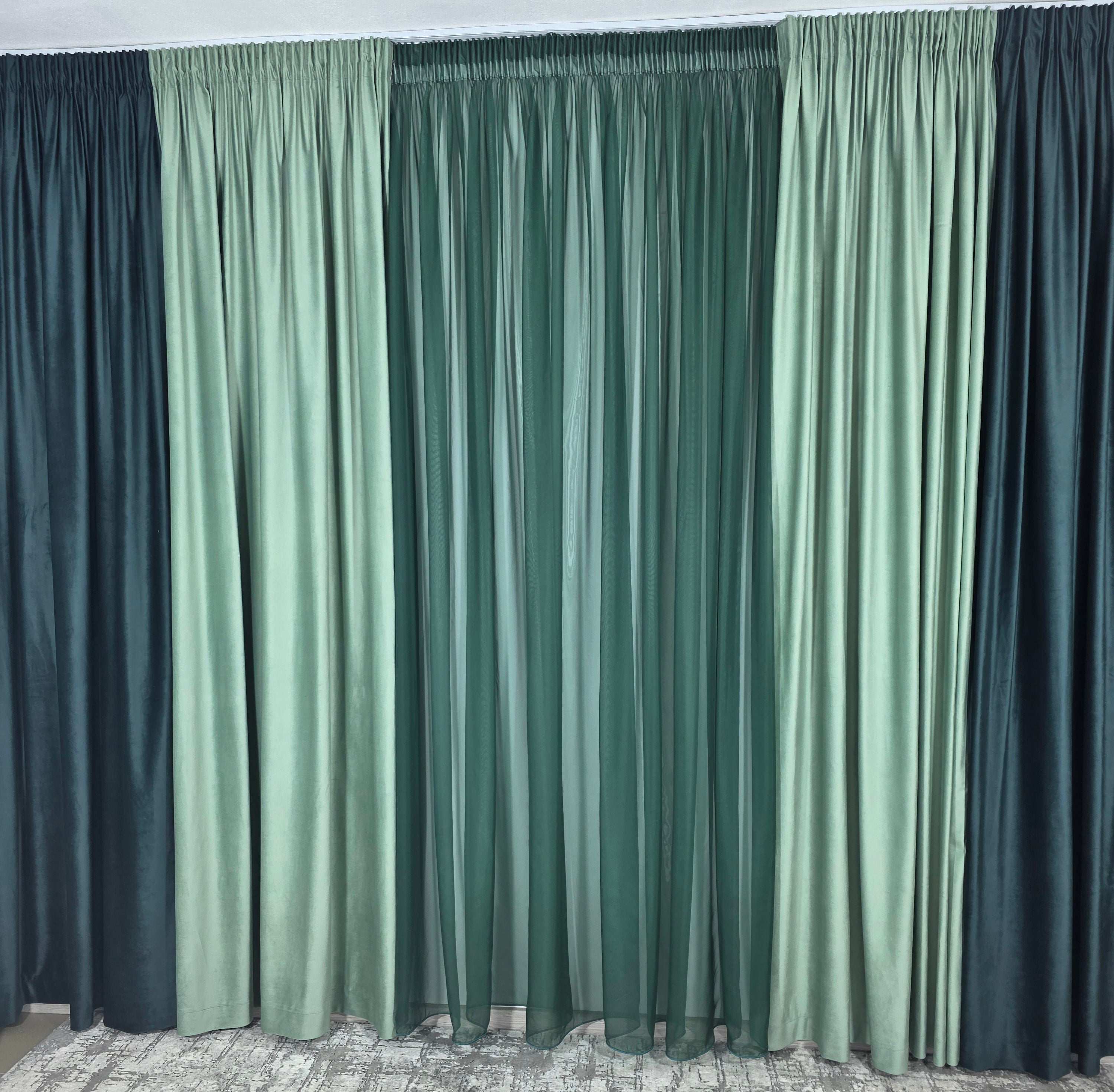 Colectia velvet duo: perdea voal verde Smarald si draperie catifea in doua culori verde Menta cu verde onix