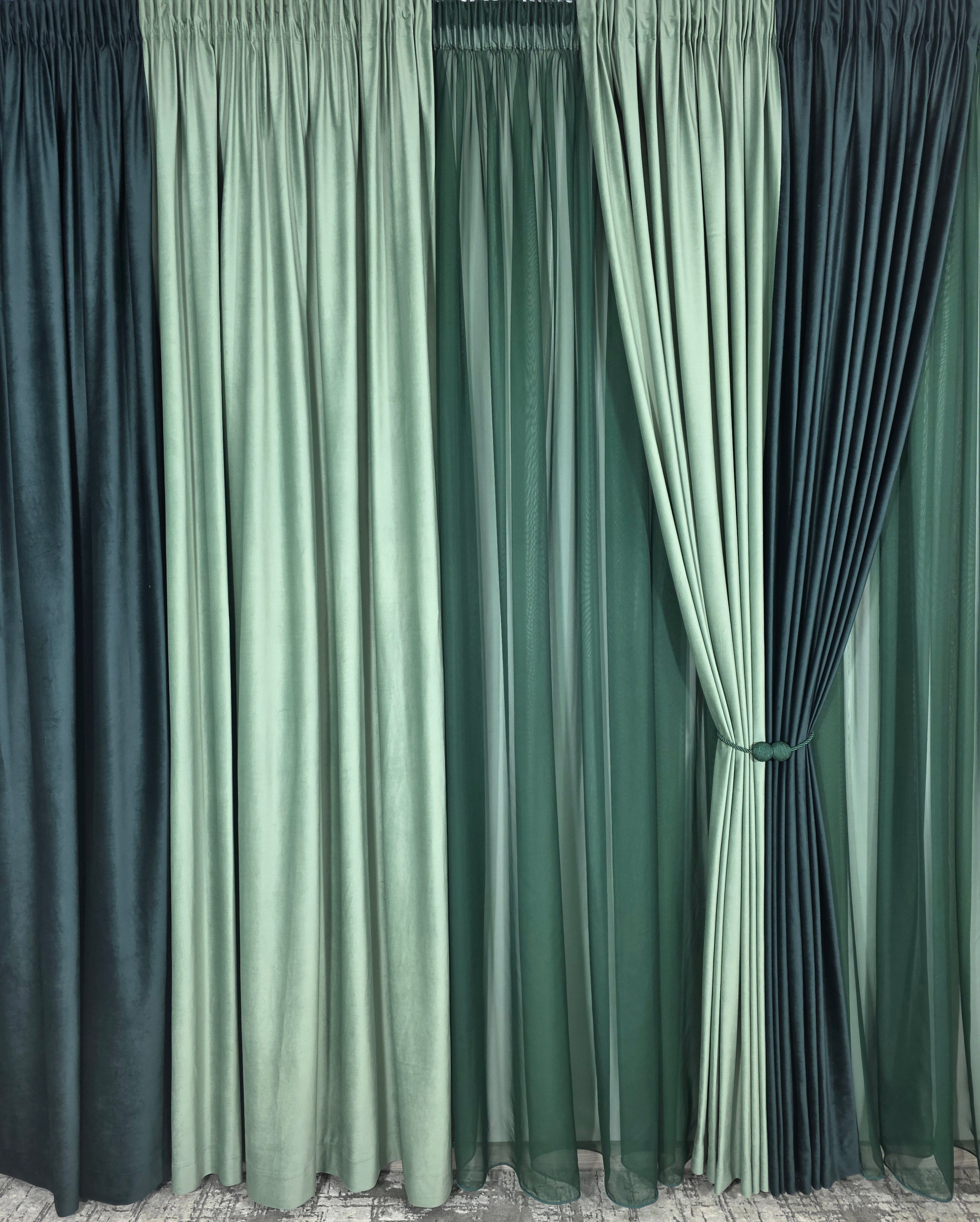 Colectia velvet duo: perdea voal verde Smarald si draperie catifea in doua culori verde Menta cu verde onix