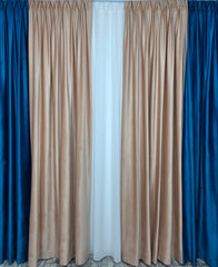 Colectia Velvet Duo: Perdea Matase Alb Imaculat și Draperie Catifea in doua culori roz pal cu turcoaz