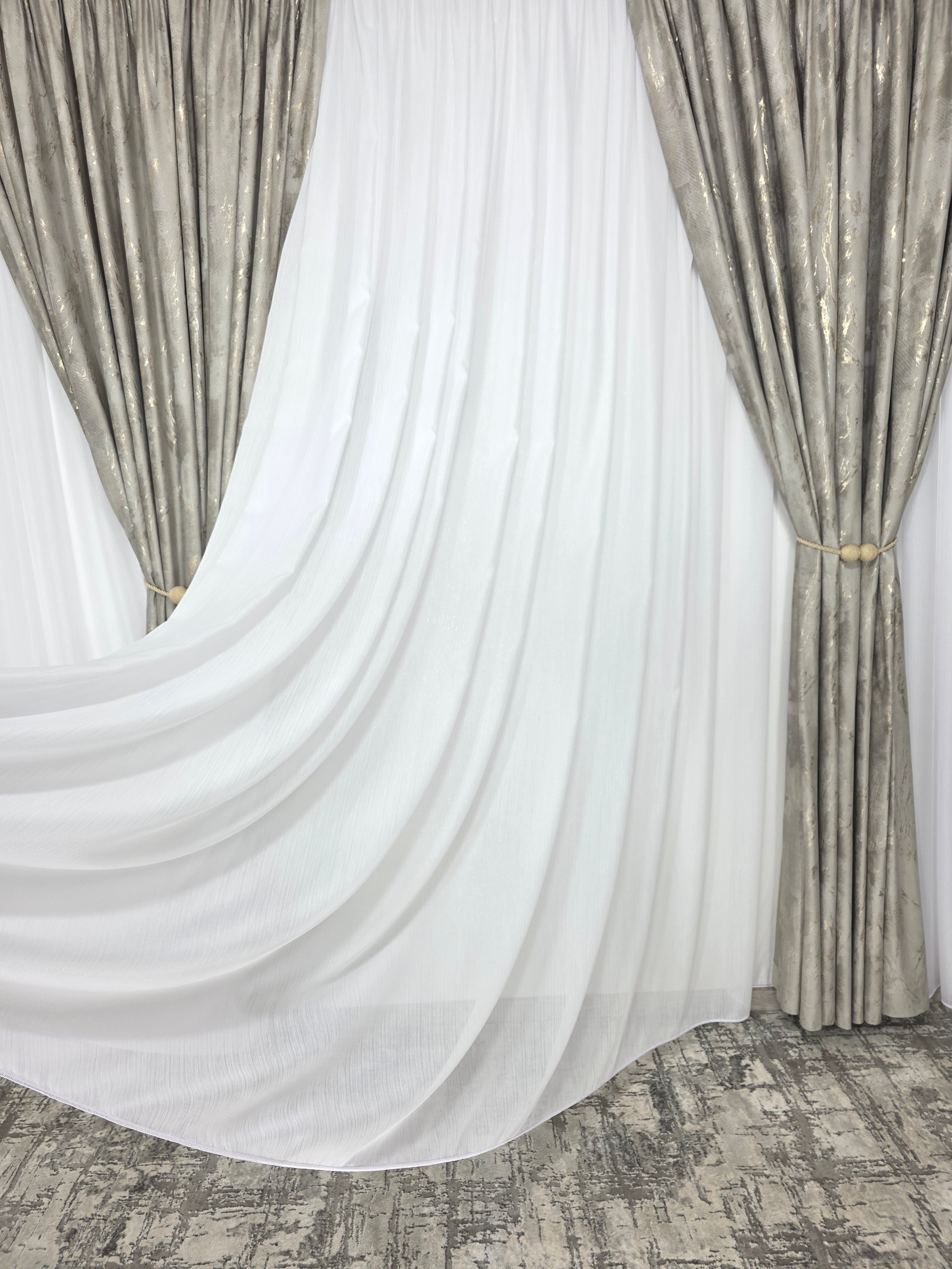 COLECTIA MILANO: perdea alba cu sidef si draperie catifea grej deschis cu insertii aurii