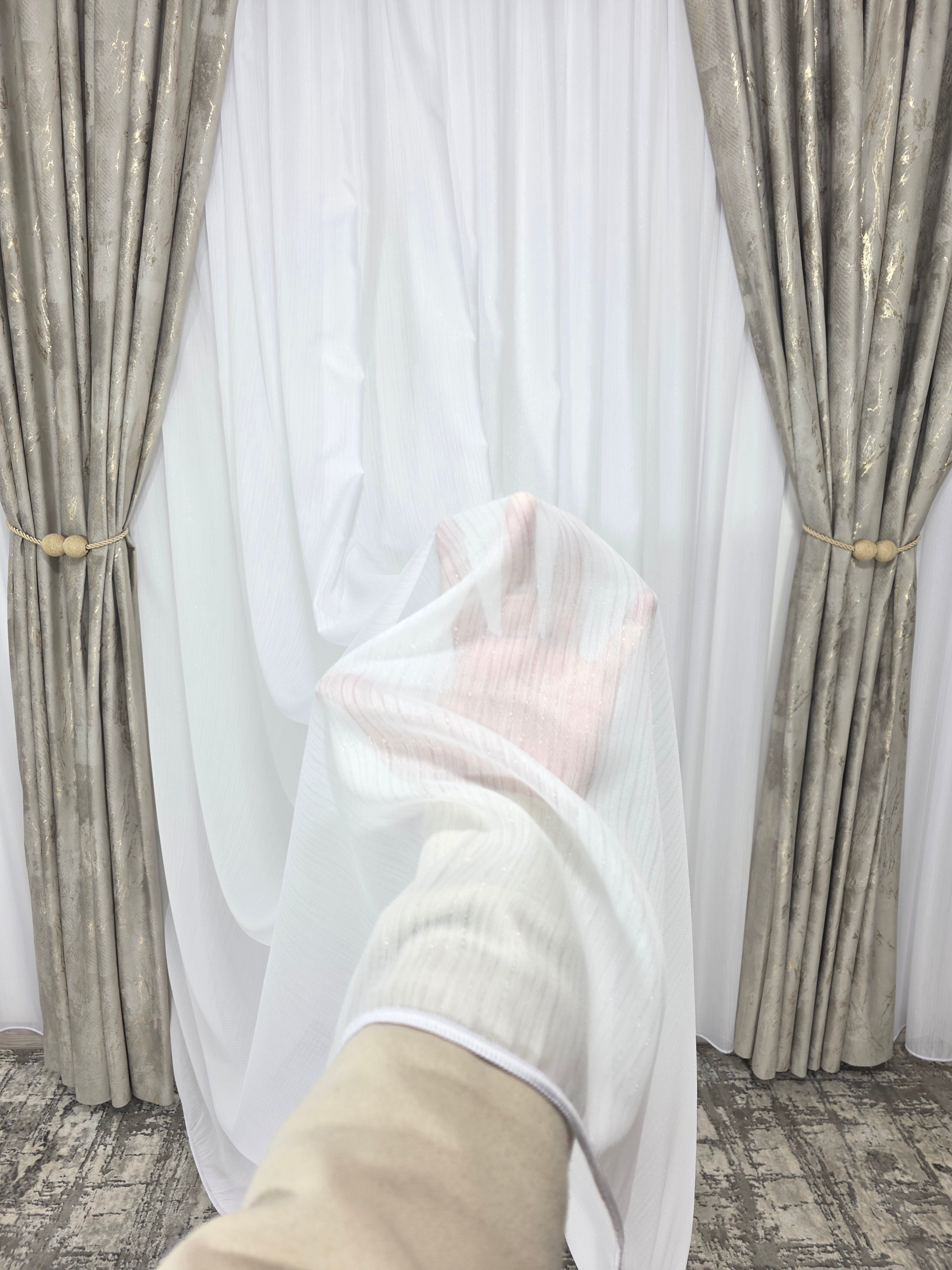COLECTIA MILANO: perdea alba cu sidef si draperie catifea grej deschis cu insertii aurii