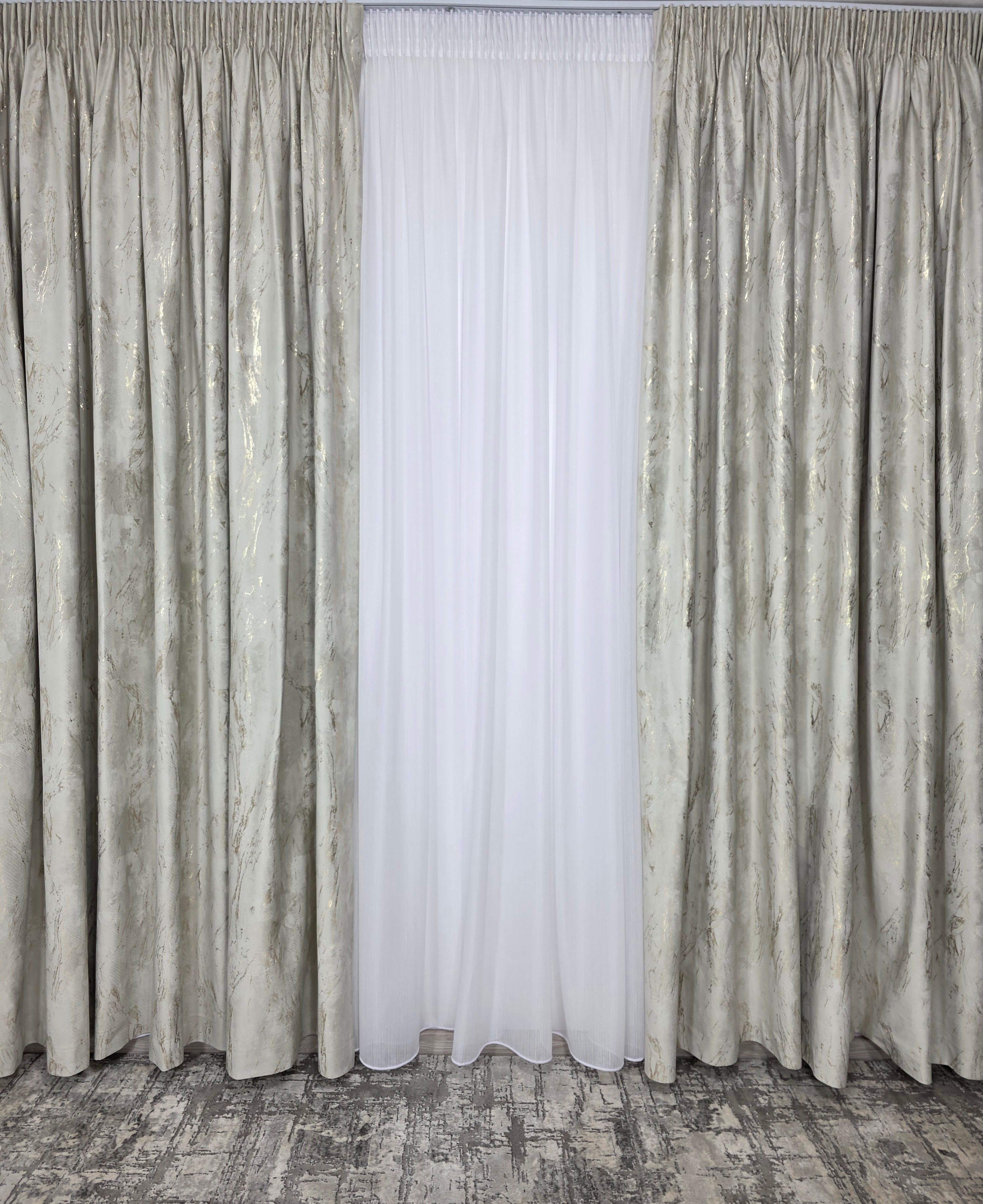 COLECTIA MILANO: perdea alba cu sidef si draperie catifea bej cu insertii aurii