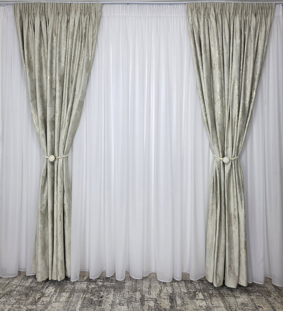 COLECTIA MILANO: perdea alba cu sidef si draperie catifea bej cu insertii aurii