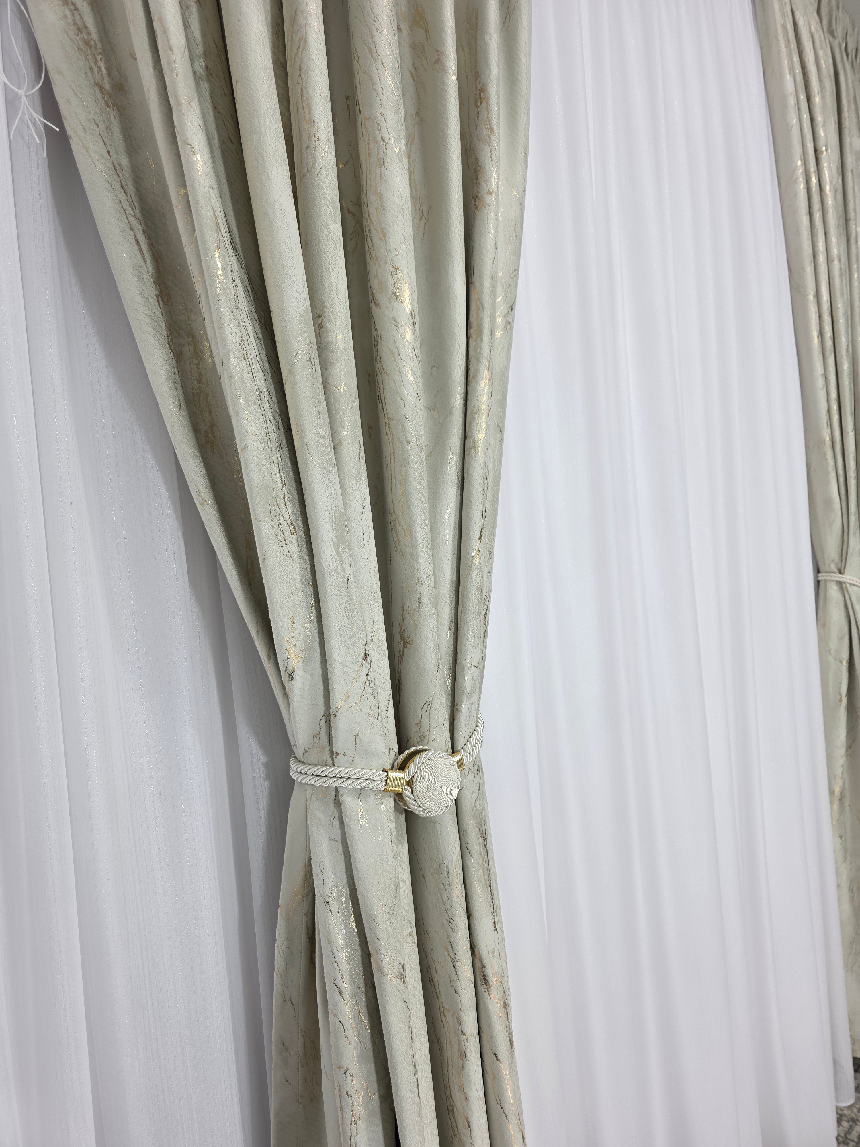 COLECTIA MILANO: perdea alba cu sidef si draperie catifea bej cu insertii aurii