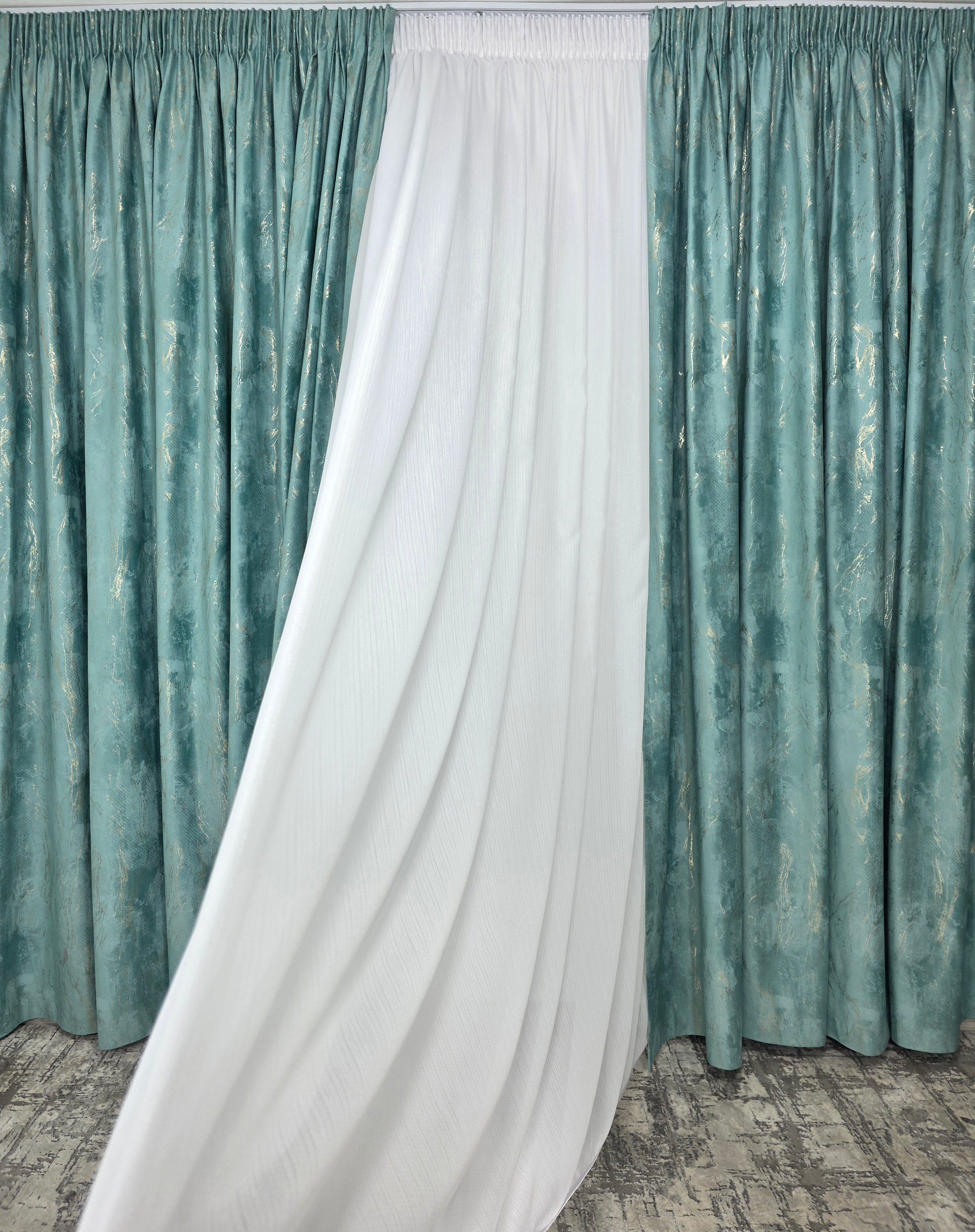 COLECTIA MILANO: perdea alba cu sidef si draperie catifea verde menta cu insertii aurii