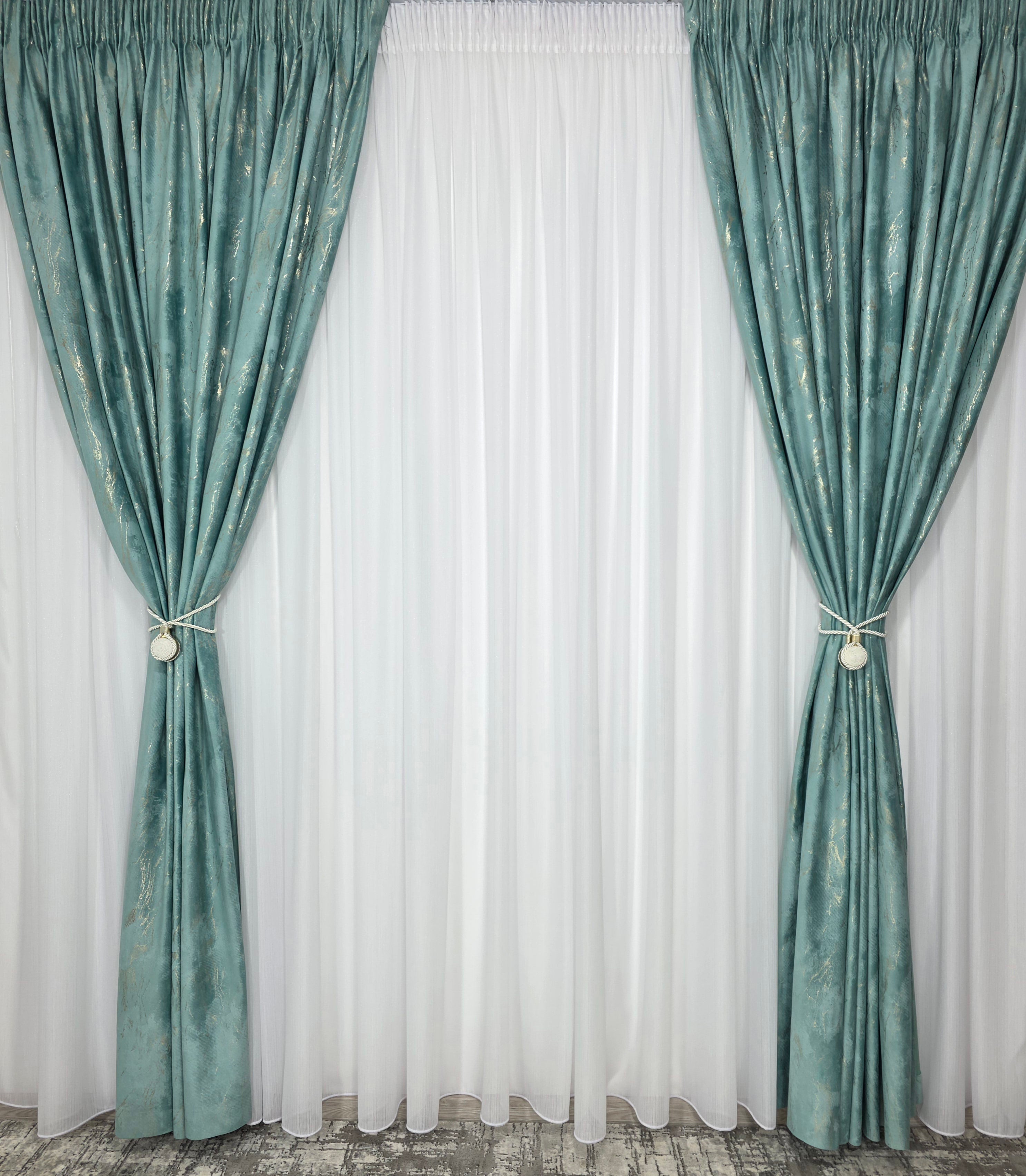 COLECTIA MILANO: perdea alba cu sidef si draperie catifea verde menta cu insertii aurii
