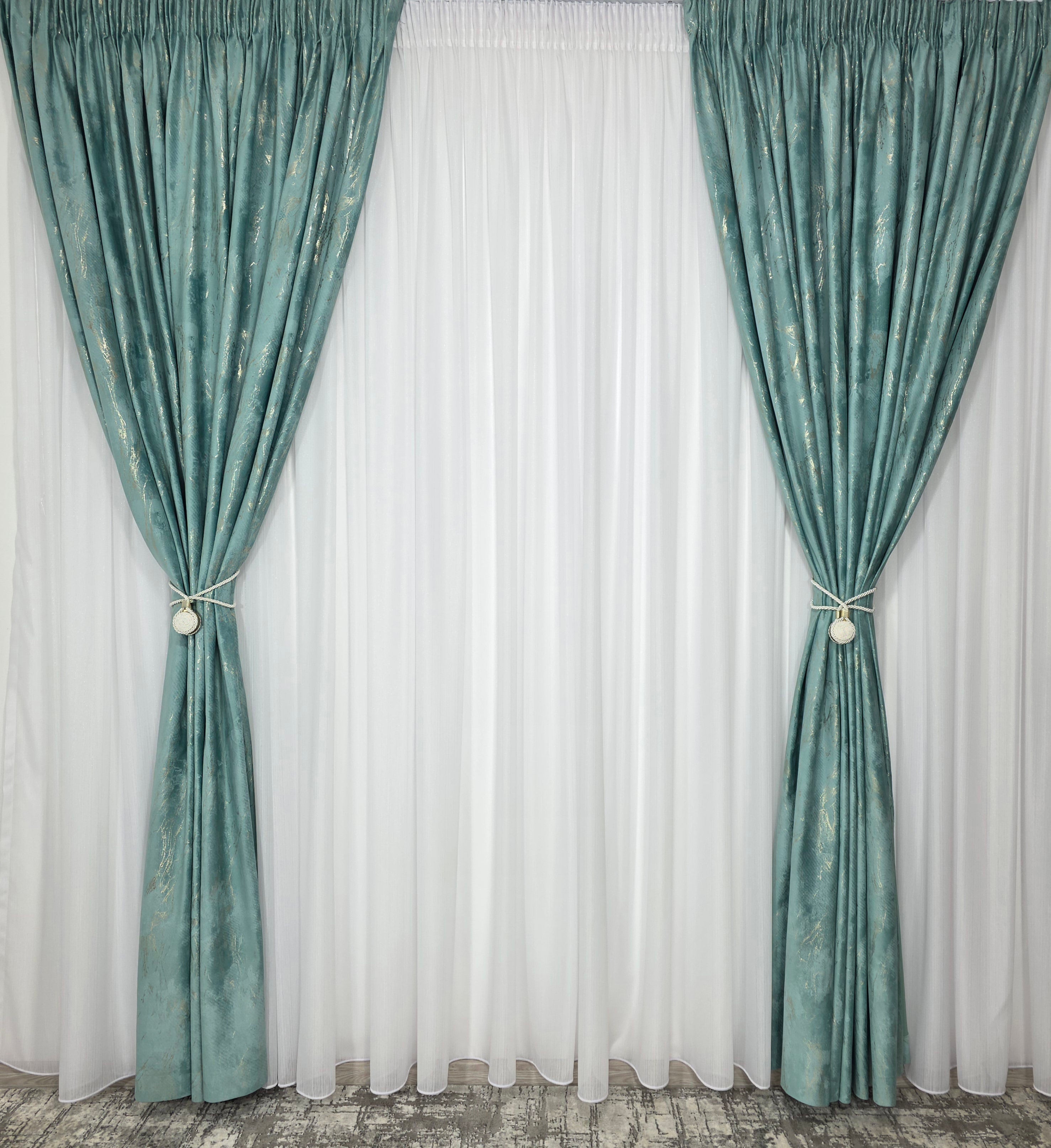 COLECTIA MILANO: perdea alba cu sidef si draperie catifea verde menta cu insertii aurii