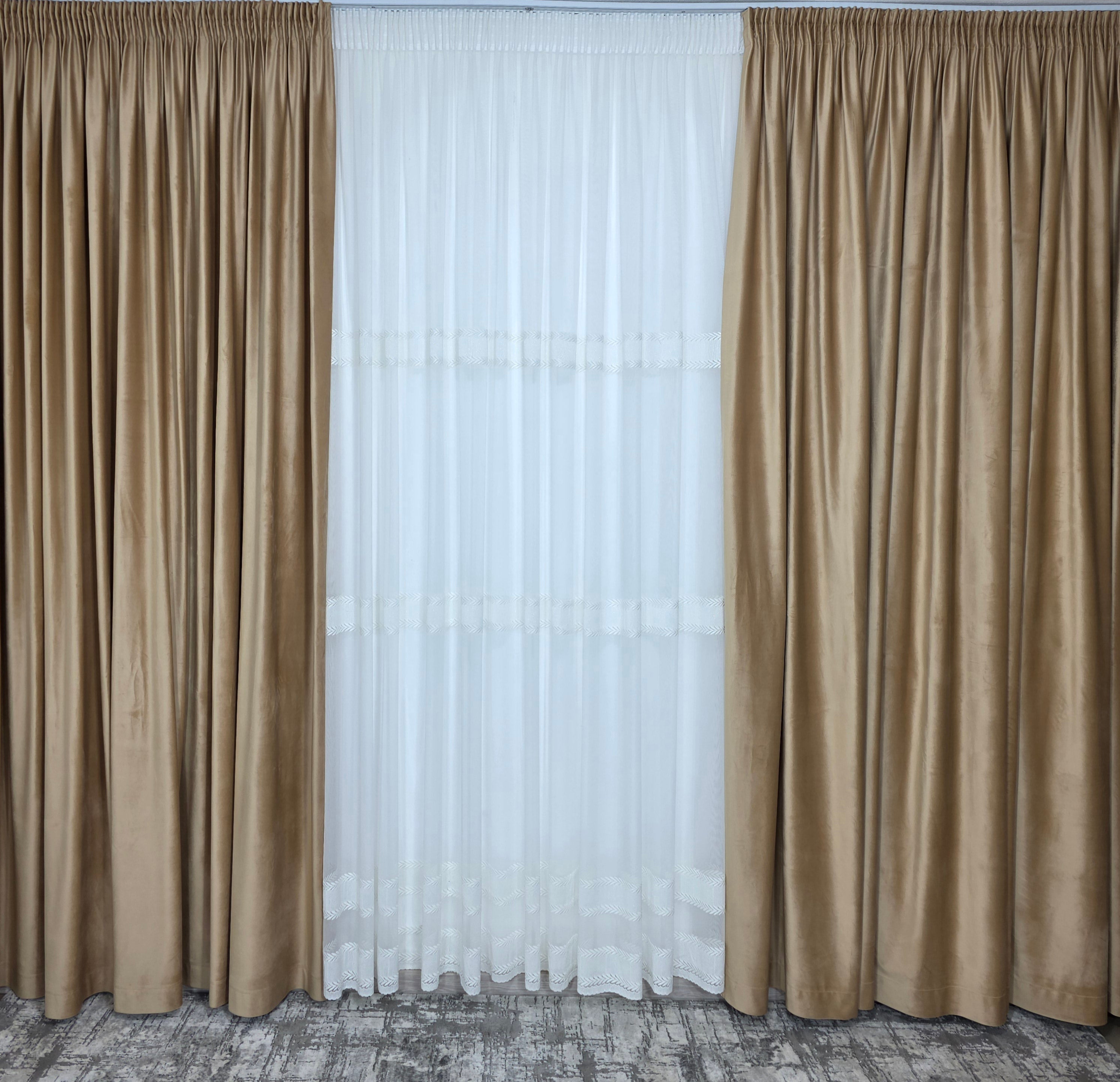 Set Milo: perdea bamboo ivoire cu broderie crem si draperie catifea crem-miere