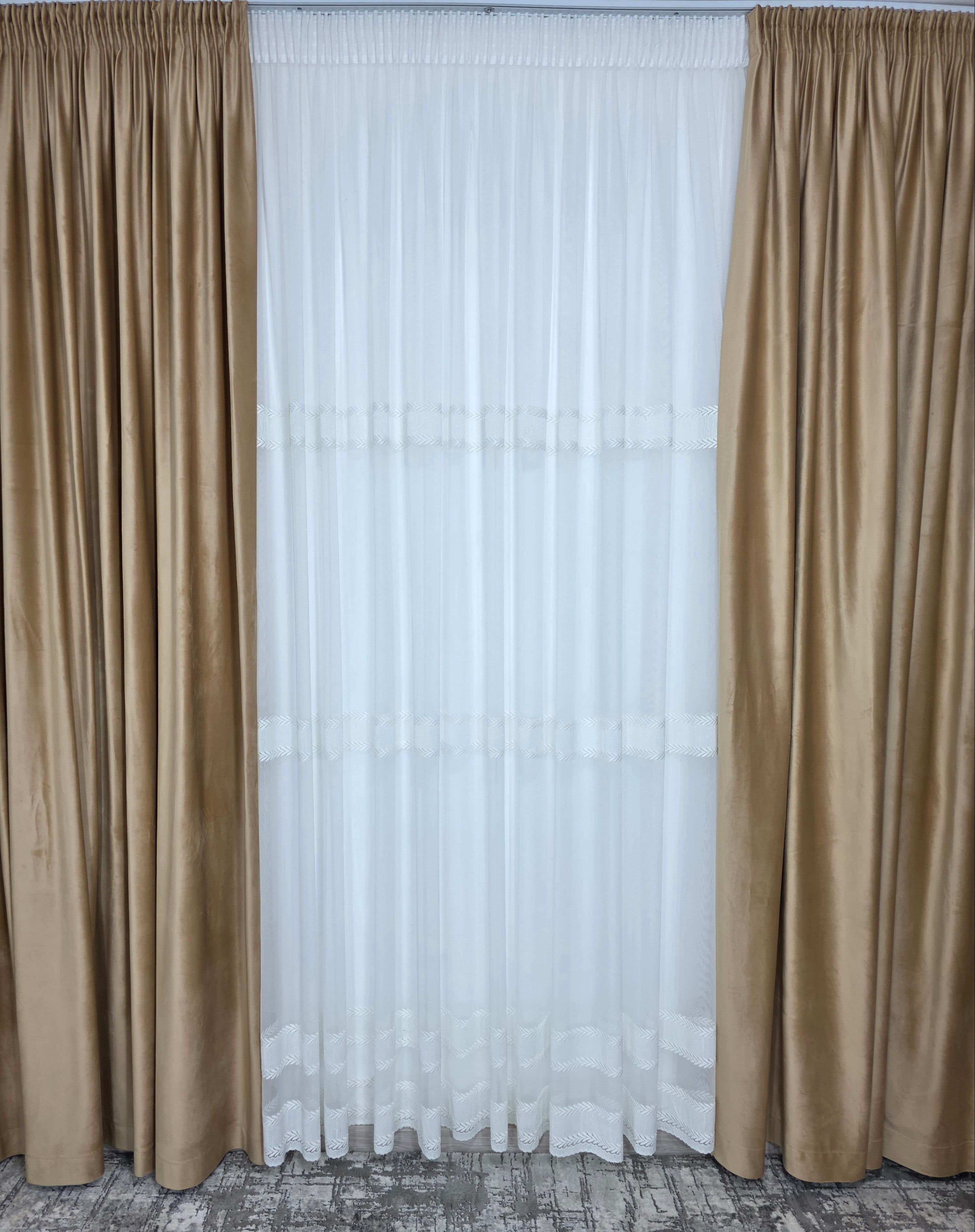 Set Milo: perdea bamboo ivoire cu broderie crem si draperie catifea crem-miere