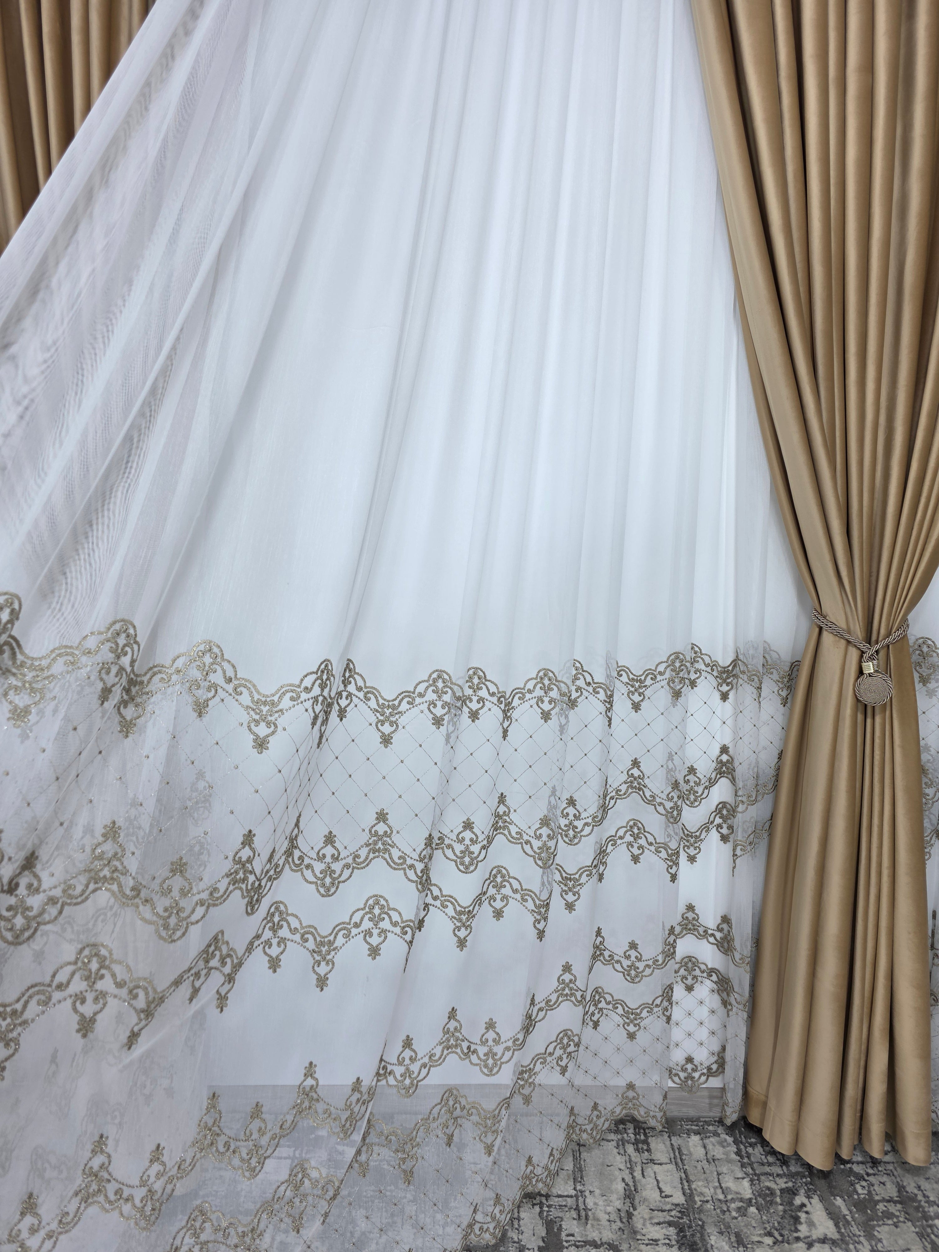 Set Pixi: perdea bamboo cu broderie si draperie catifea crem-miere