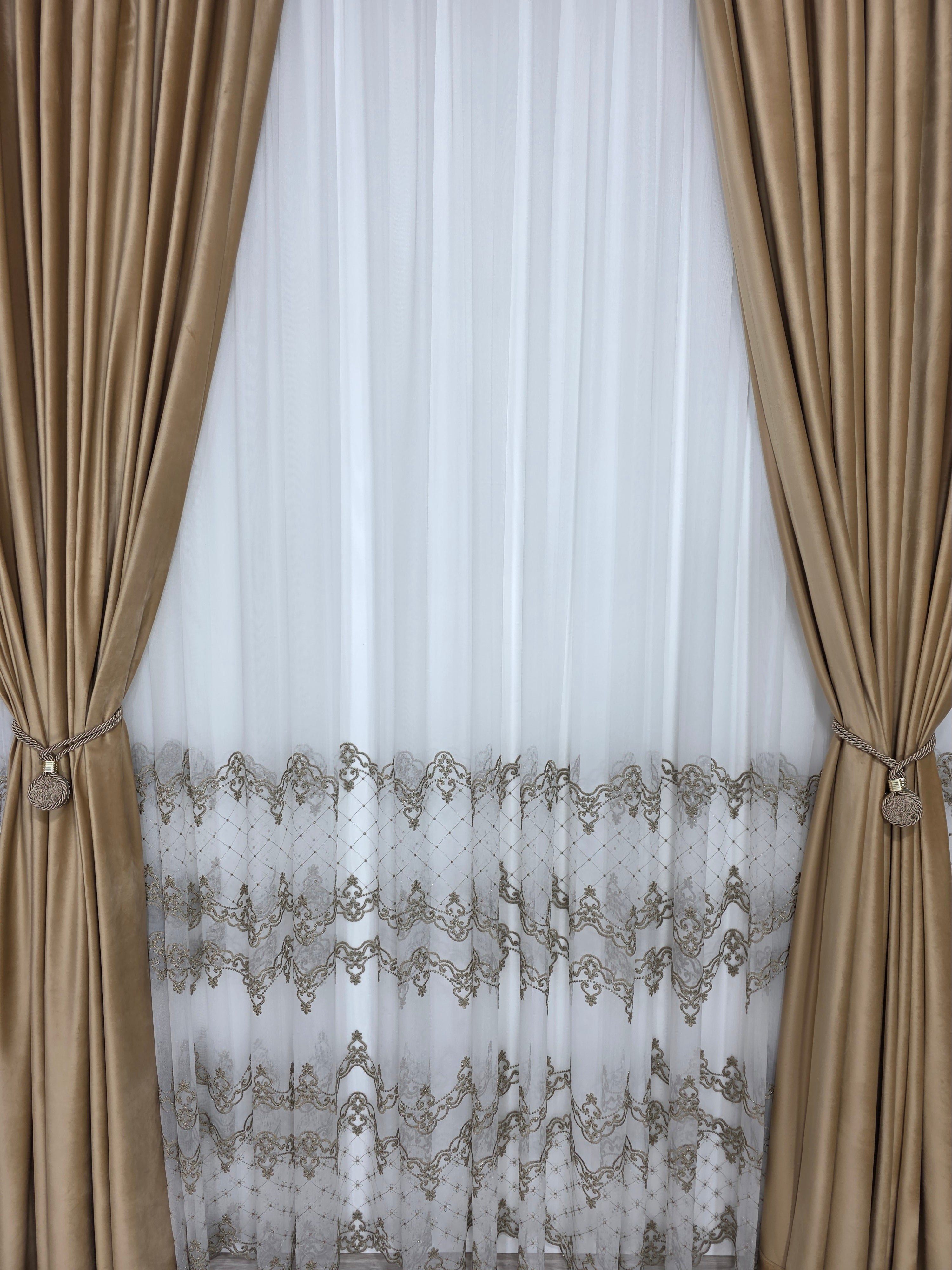 Set Pixi: perdea bamboo cu broderie si draperie catifea crem-miere