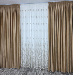 Colectia Soare varianta bej: perdea bamboo cu broderie crem bej si draperie catifea crem-miere- Ideala pentru Livinguri si Dormitoare Elegante – Confectionata pe Comanda Casablanca Magazin
