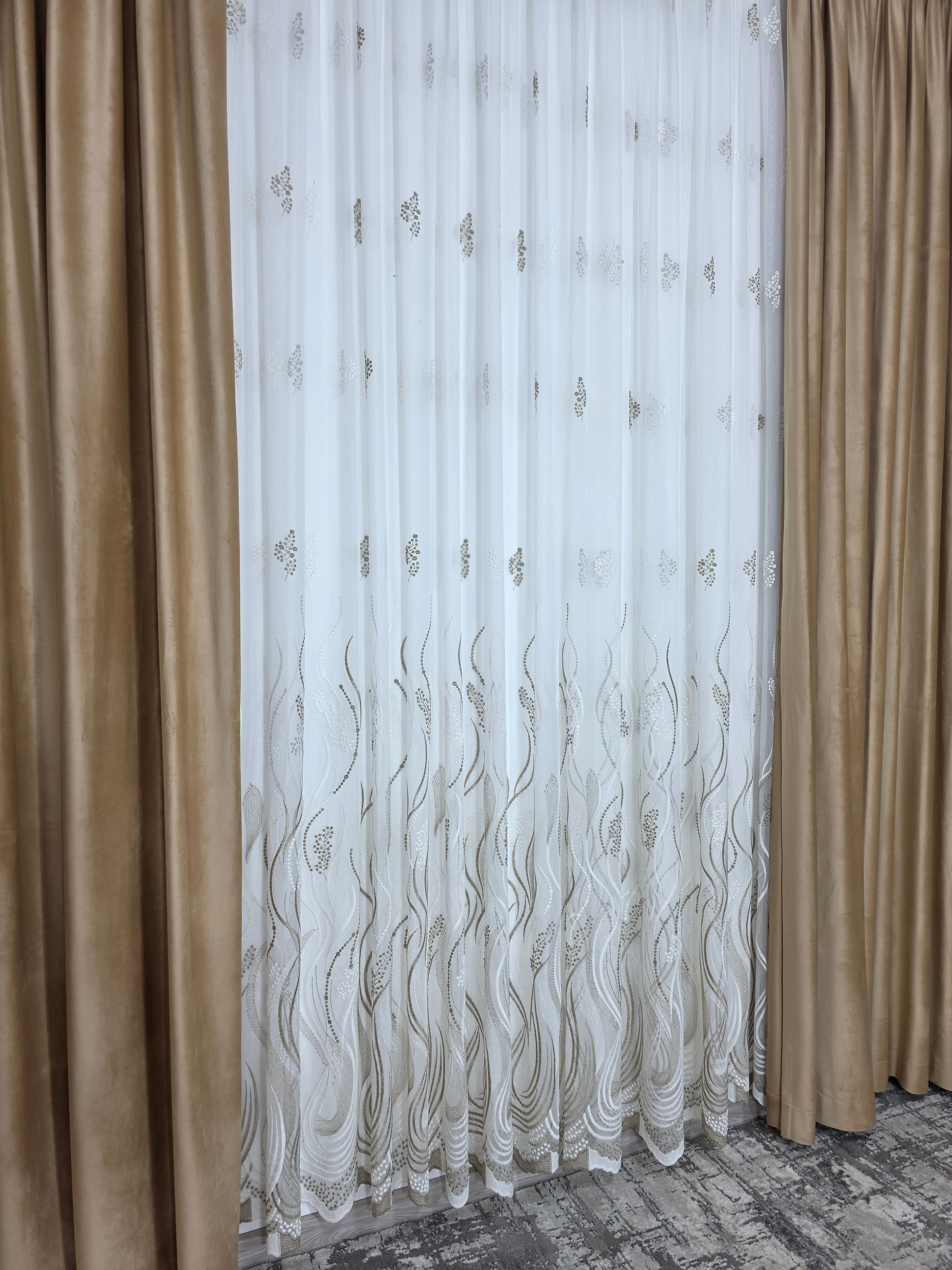Colectia Soare varianta bej: perdea bamboo cu broderie crem bej si draperie catifea crem-miere