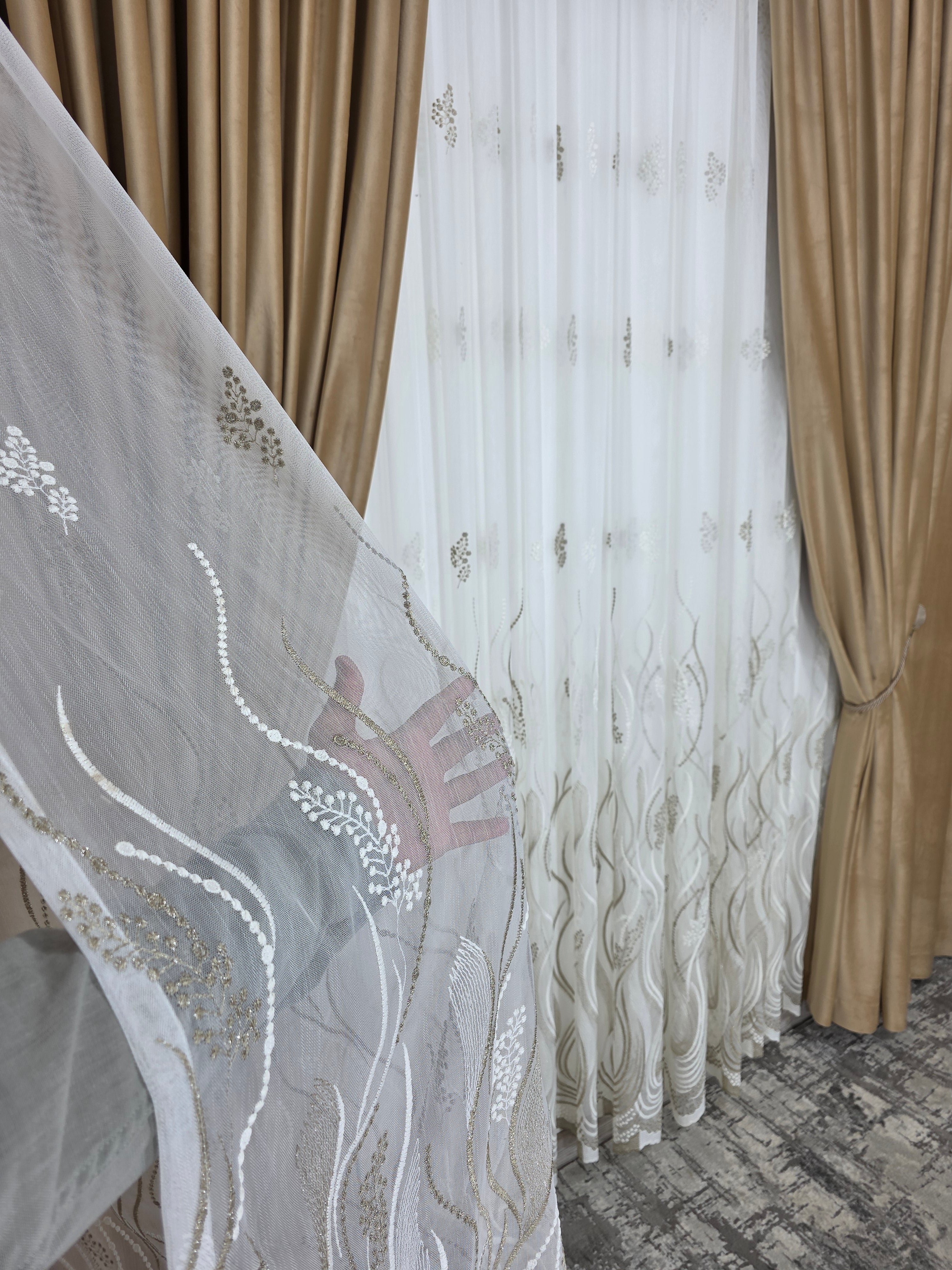 Colectia Soare varianta bej: perdea bamboo cu broderie crem bej si draperie catifea crem-miere