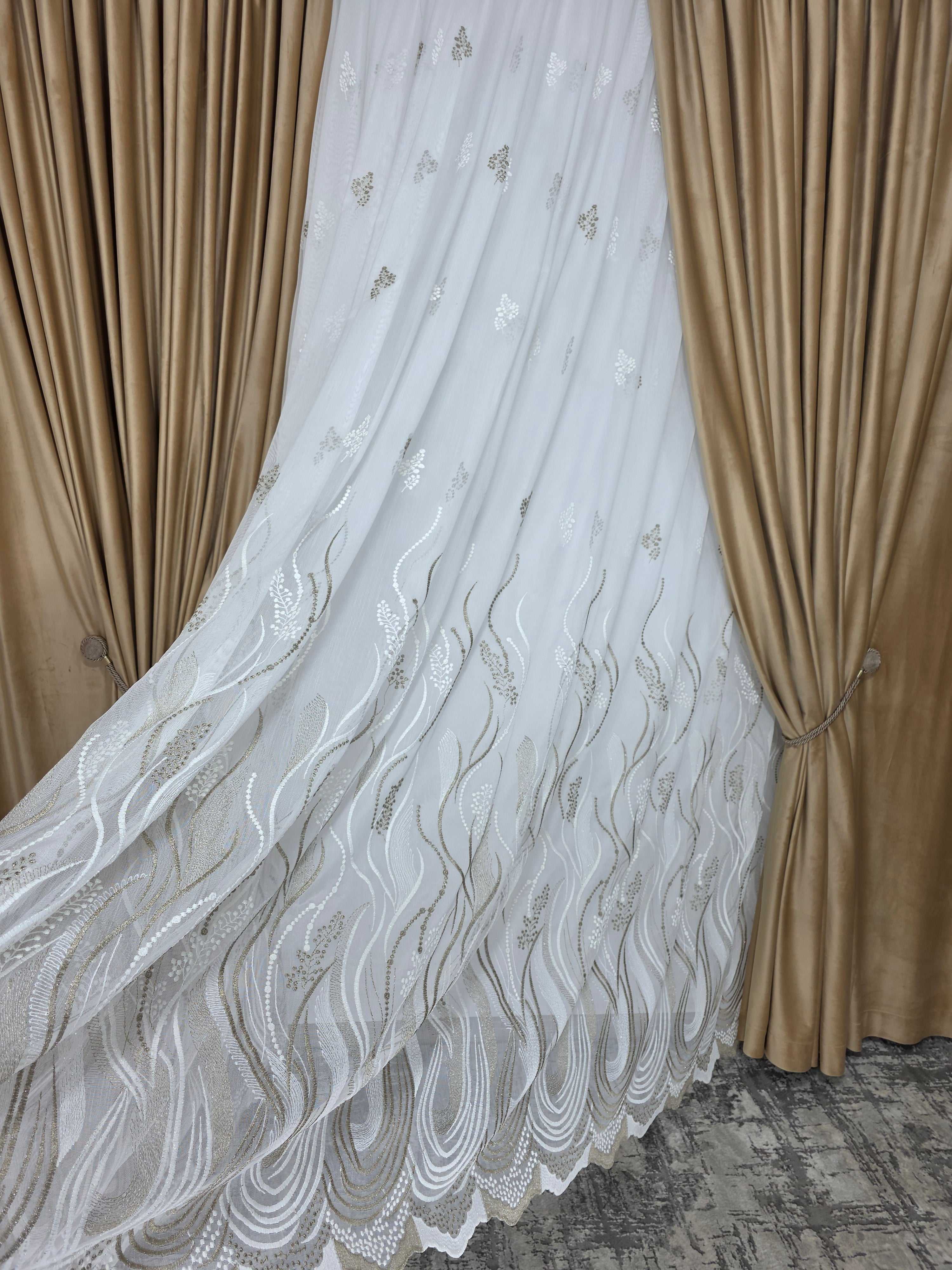 Colectia Soare varianta bej: perdea bamboo cu broderie crem bej si draperie catifea crem-miere