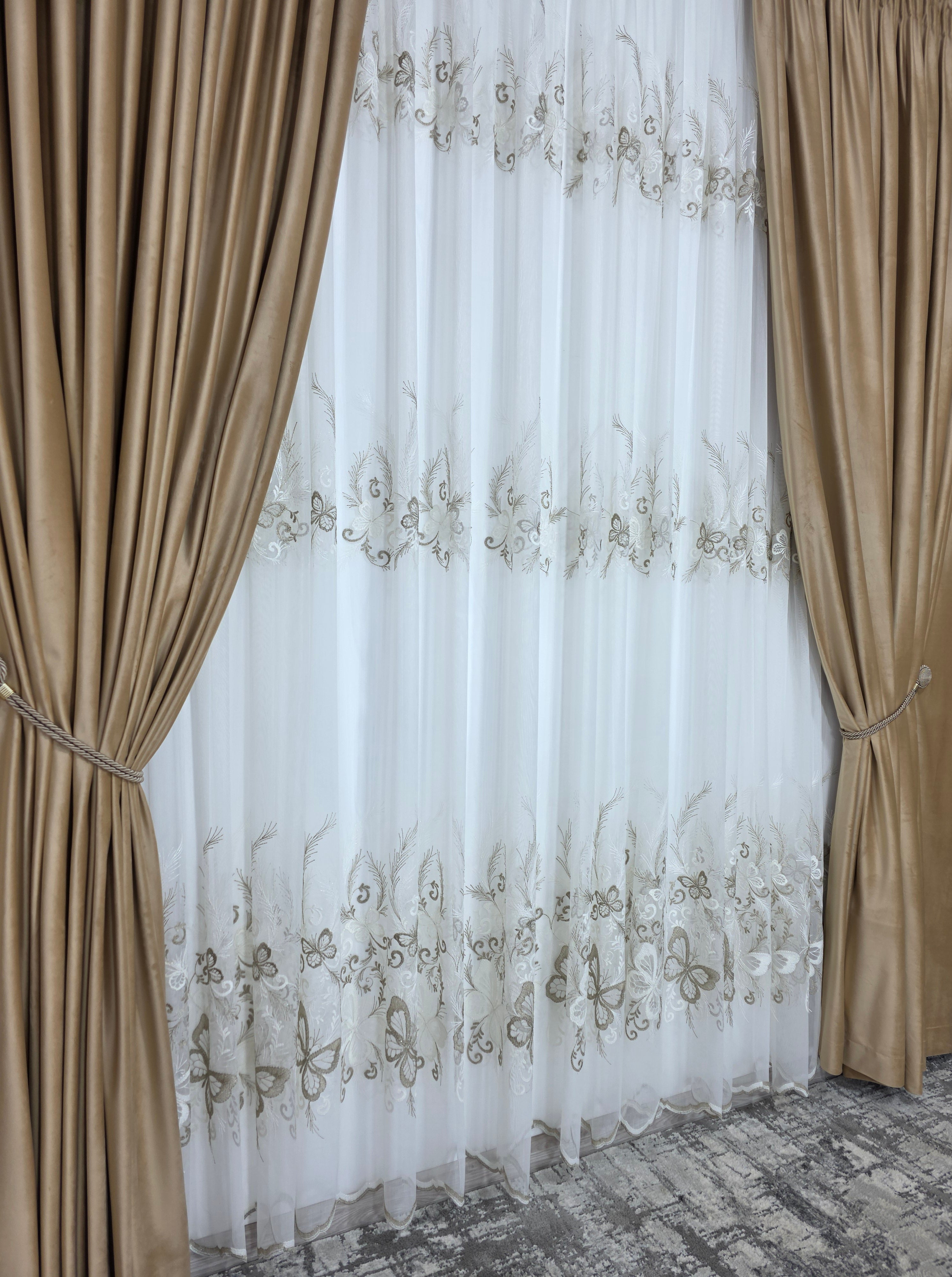 Set Mariposa: perdea bamboo cu broderie crem bej si draperie catifea crem-miere