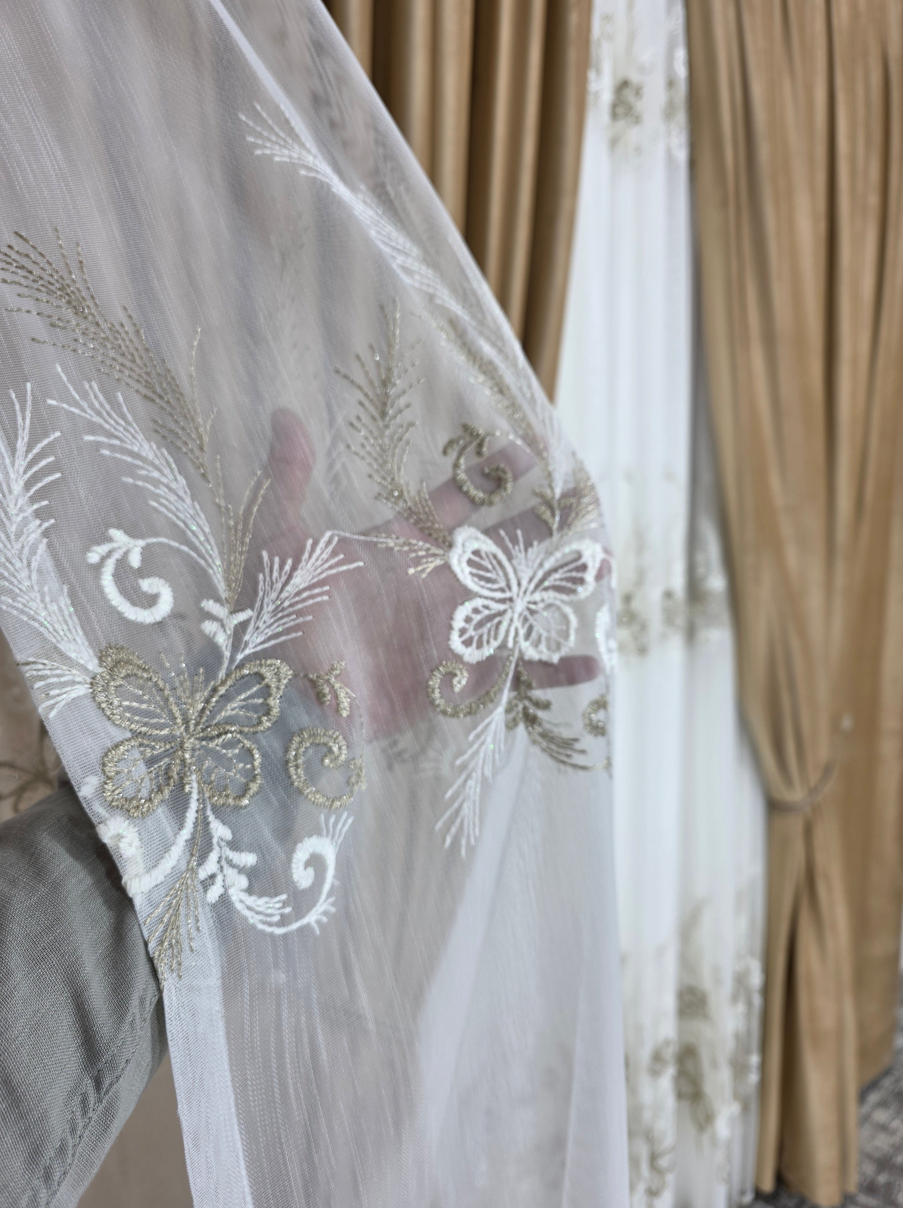 Set Mariposa: perdea bamboo cu broderie crem bej si draperie catifea crem-miere