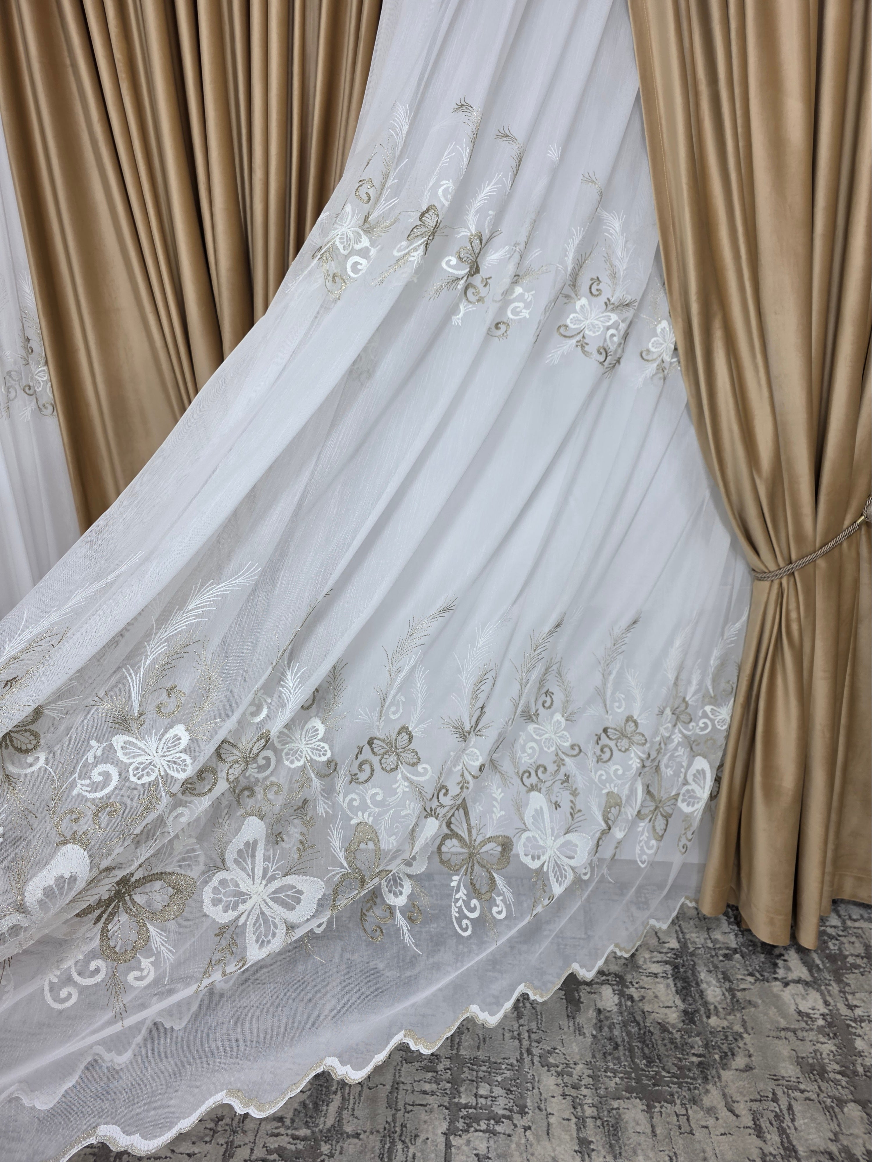 Set Mariposa: perdea bamboo cu broderie crem bej si draperie catifea crem-miere
