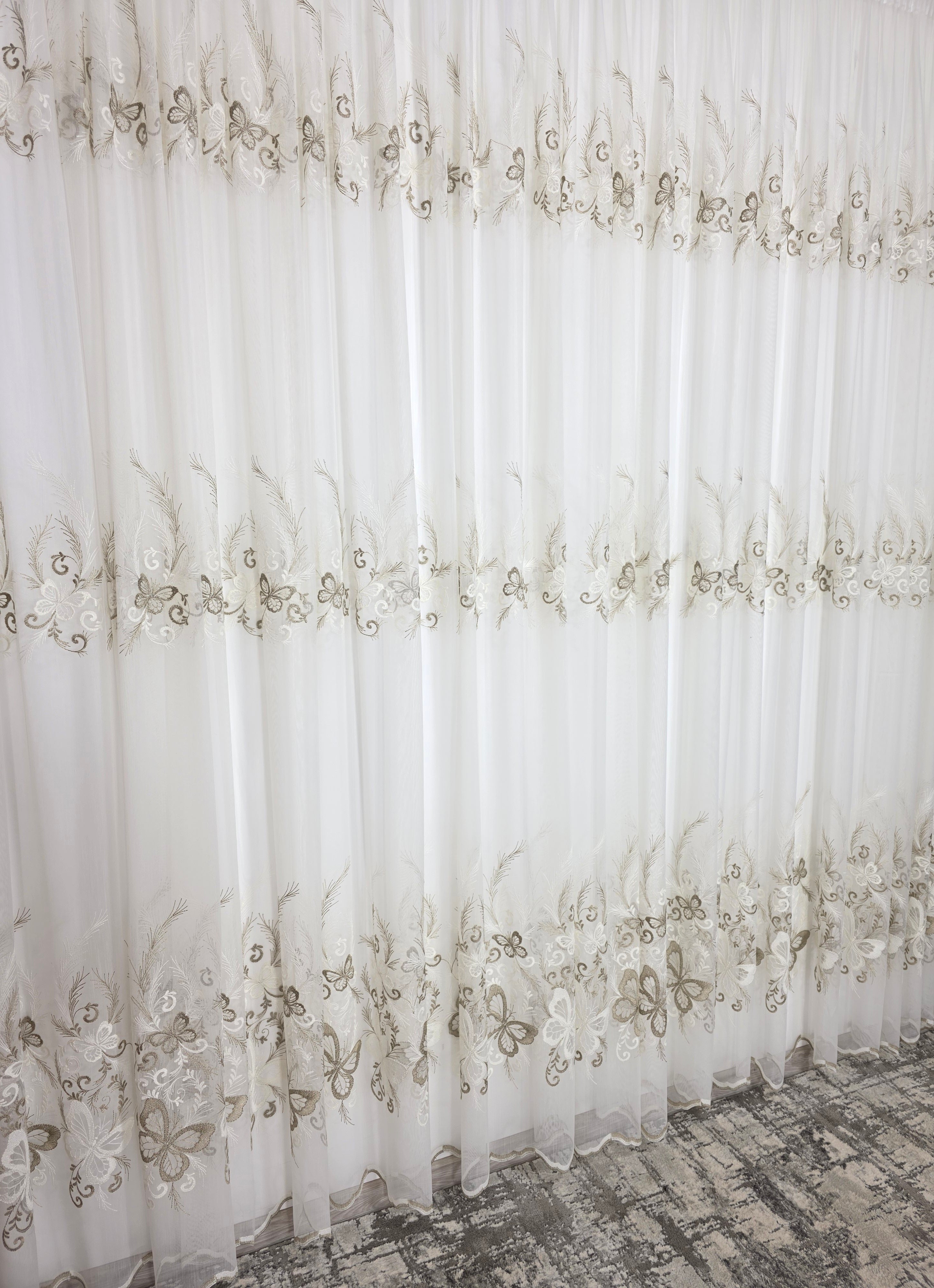 Set Mariposa: perdea bamboo cu broderie crem bej si draperie catifea crem-miere