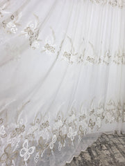 Perdea alba din material plin ca textura, bamboo cu broderie crem-bej fluturi model Mariposa