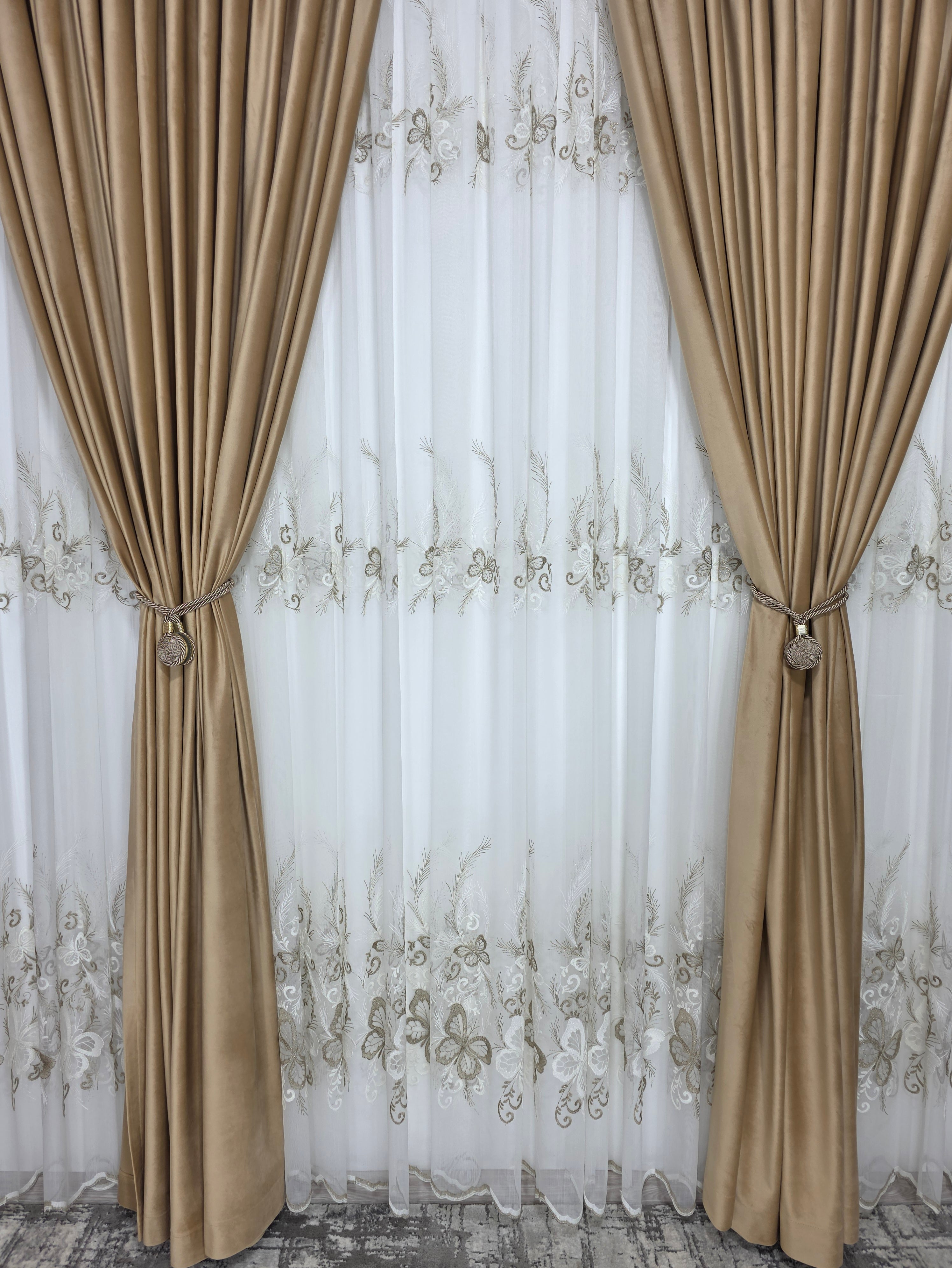Set Mariposa: perdea bamboo cu broderie crem bej si draperie catifea crem-miere