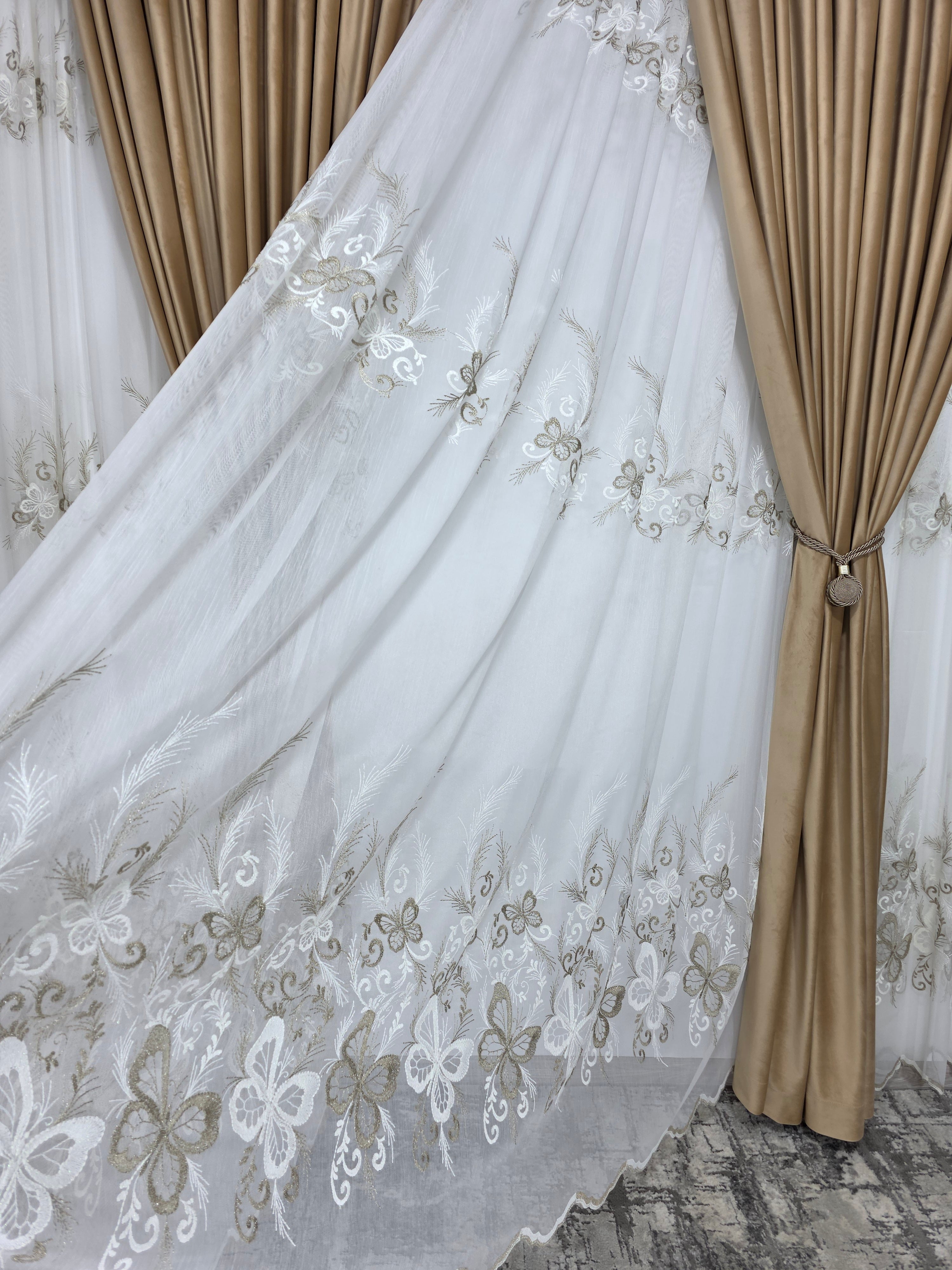 Set Mariposa: perdea bamboo cu broderie crem bej si draperie catifea crem-miere