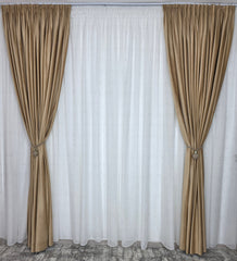 Colectia Velora varianta crem: perdea din material plin ca textura cu insertii aurii si draperie catifea crem-miere