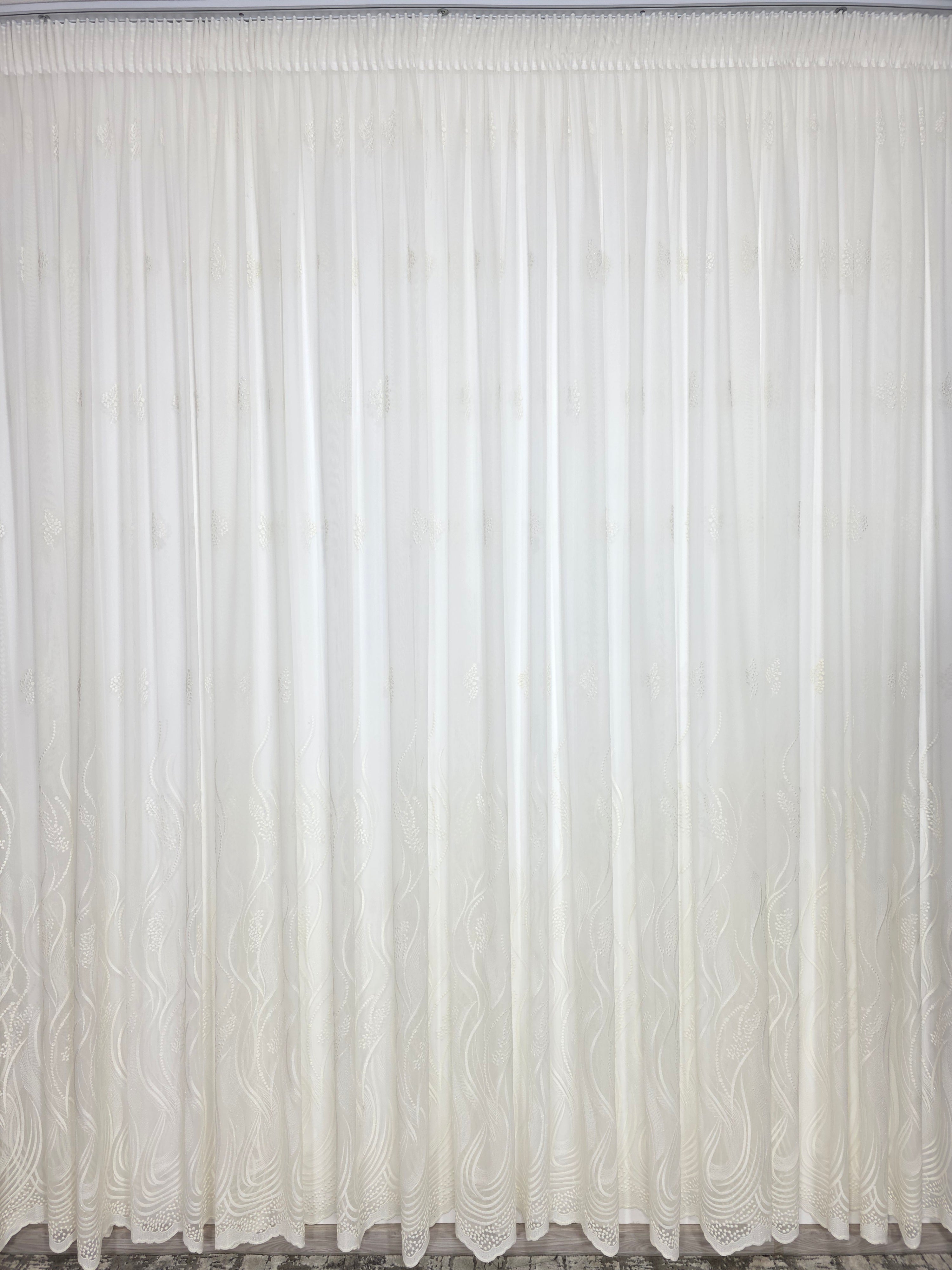 Colectia Soare varianta crem: perdea bamboo cu broderie crem si draperie catifea crem-miere