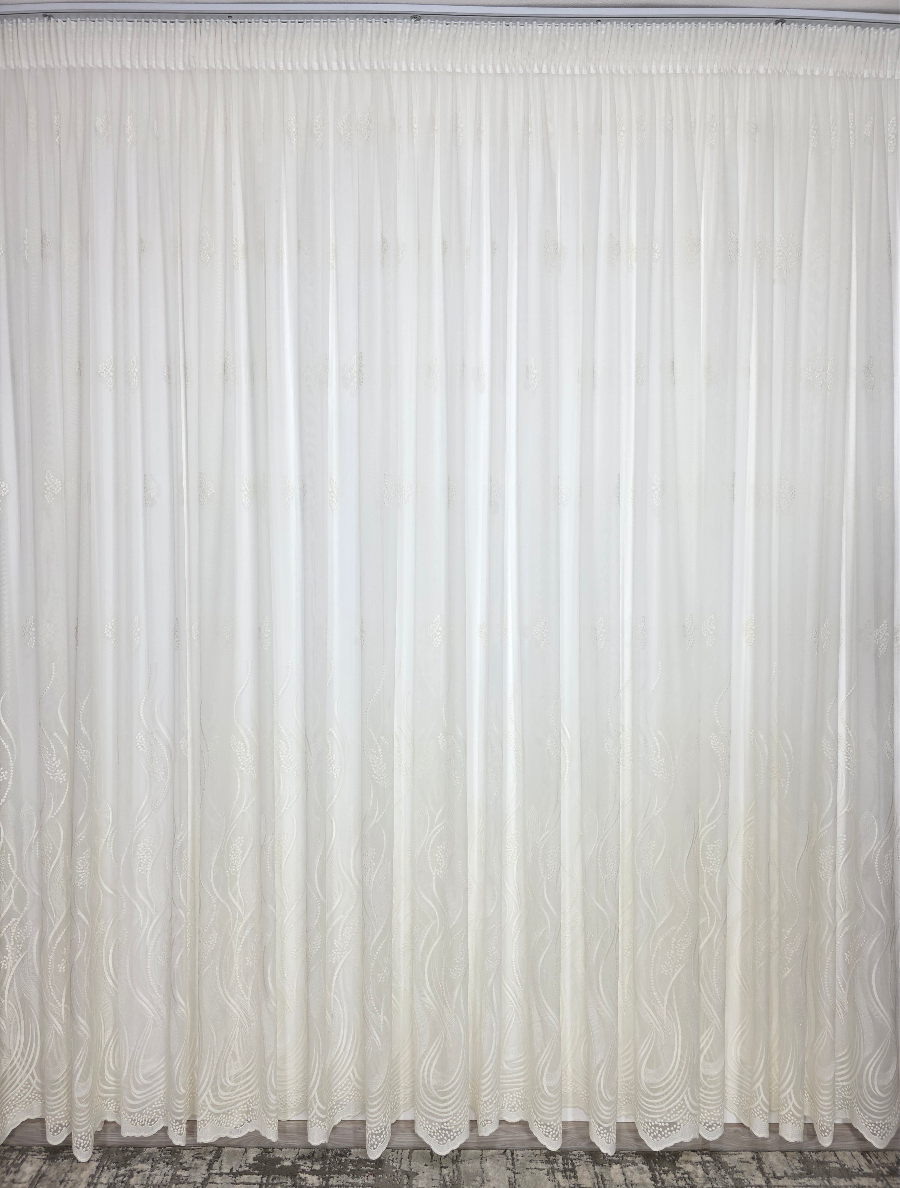 Colectia Soare varianta crem: perdea bamboo cu broderie crem si draperie catifea crem-miere