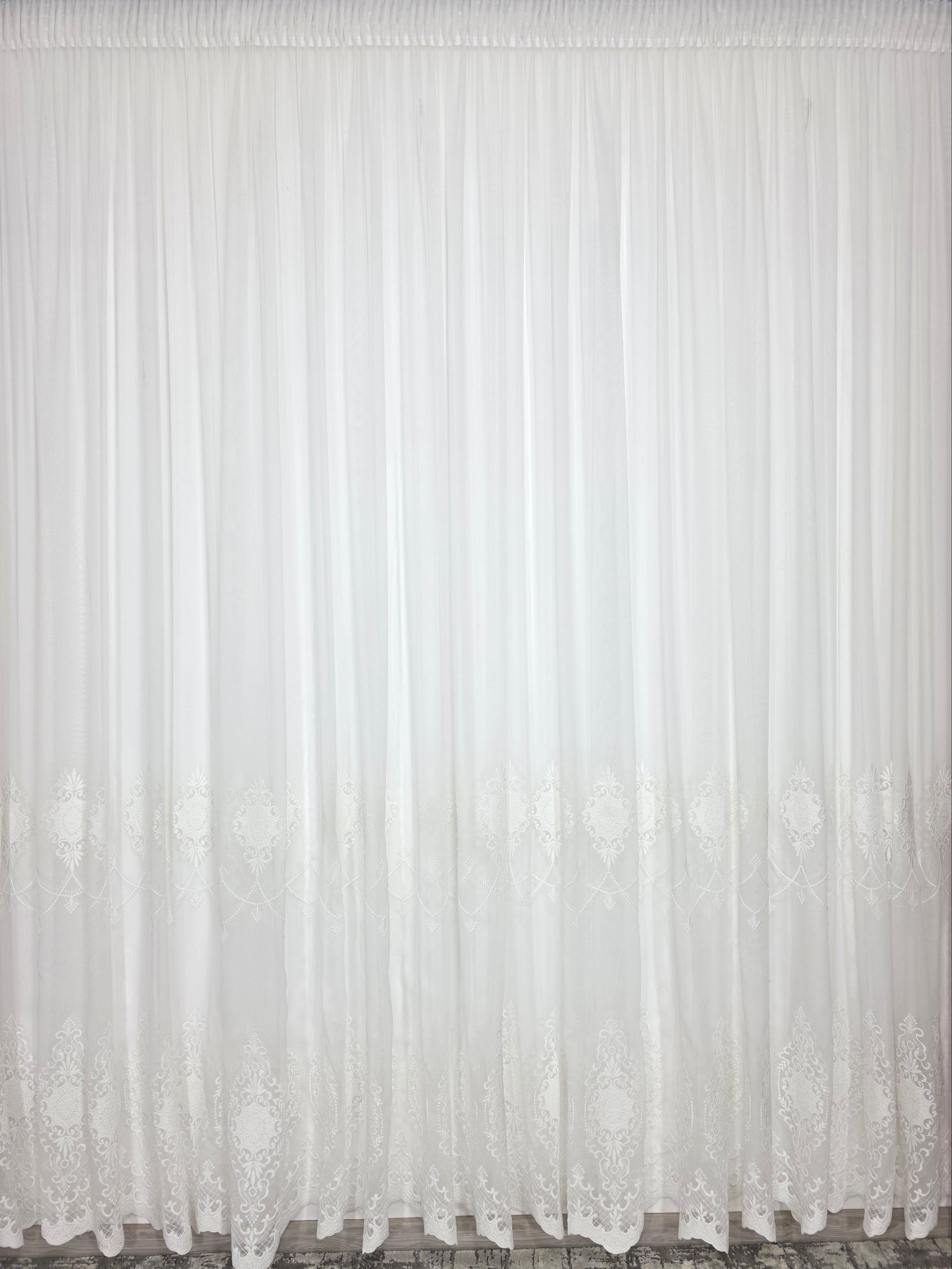 Colectia Lumina varianta Crem : perdea bamboo cu broderie crem si draperie catifea crem roz