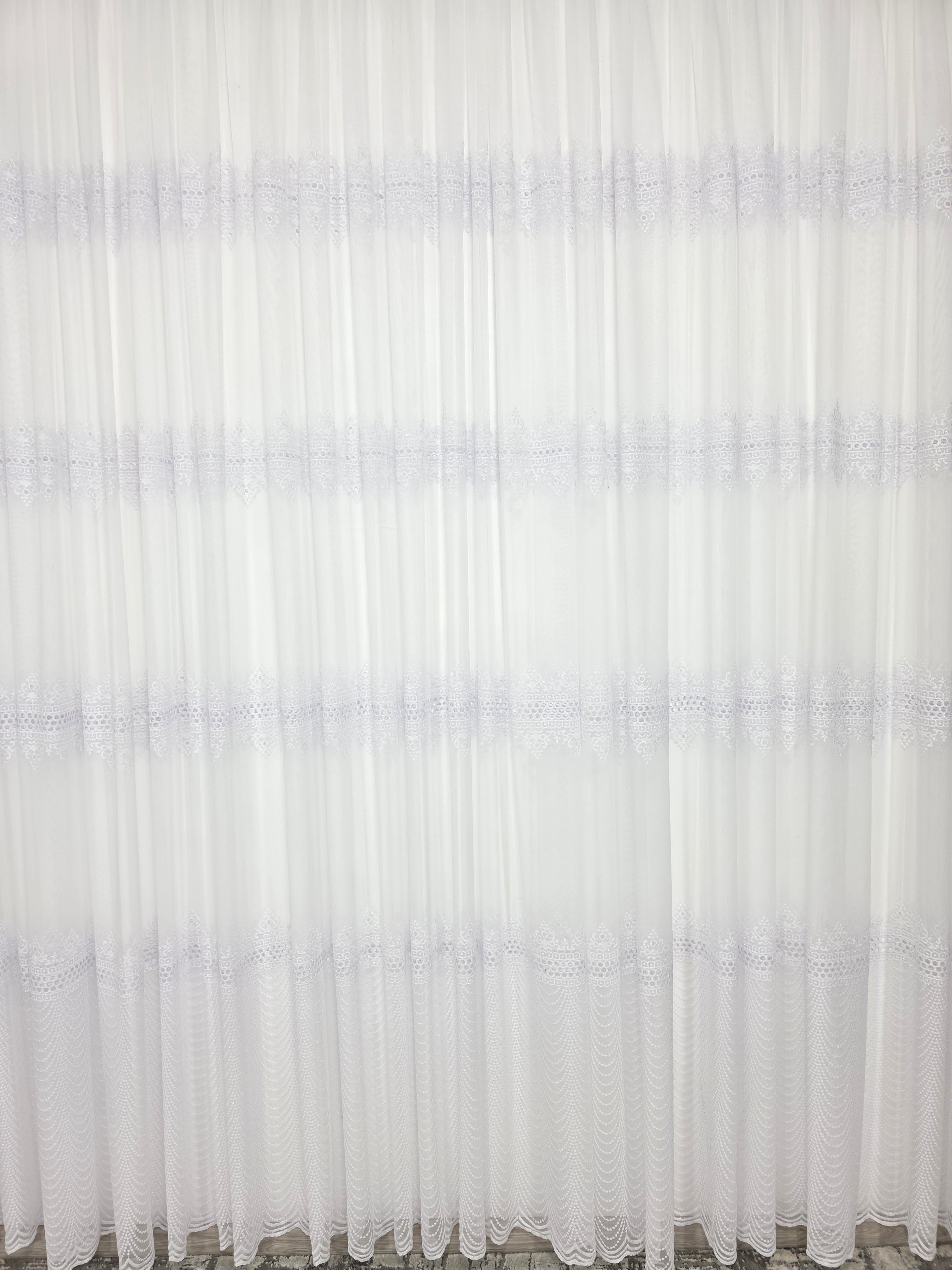 Set Aurelian: perdea bamboo cu broderie sparta cu 4 randuri si draperie catifea crem roz