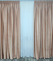 Colectia Lumina varianta pe alb : perdea bamboo cu broderie alba si draperie catifea crem roz
