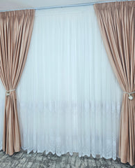 Colectia Lumina varianta pe alb : perdea bamboo cu broderie alba si draperie catifea crem roz