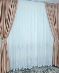 Colectia Lumina varianta pe alb : perdea bamboo cu broderie alba si draperie catifea crem roz